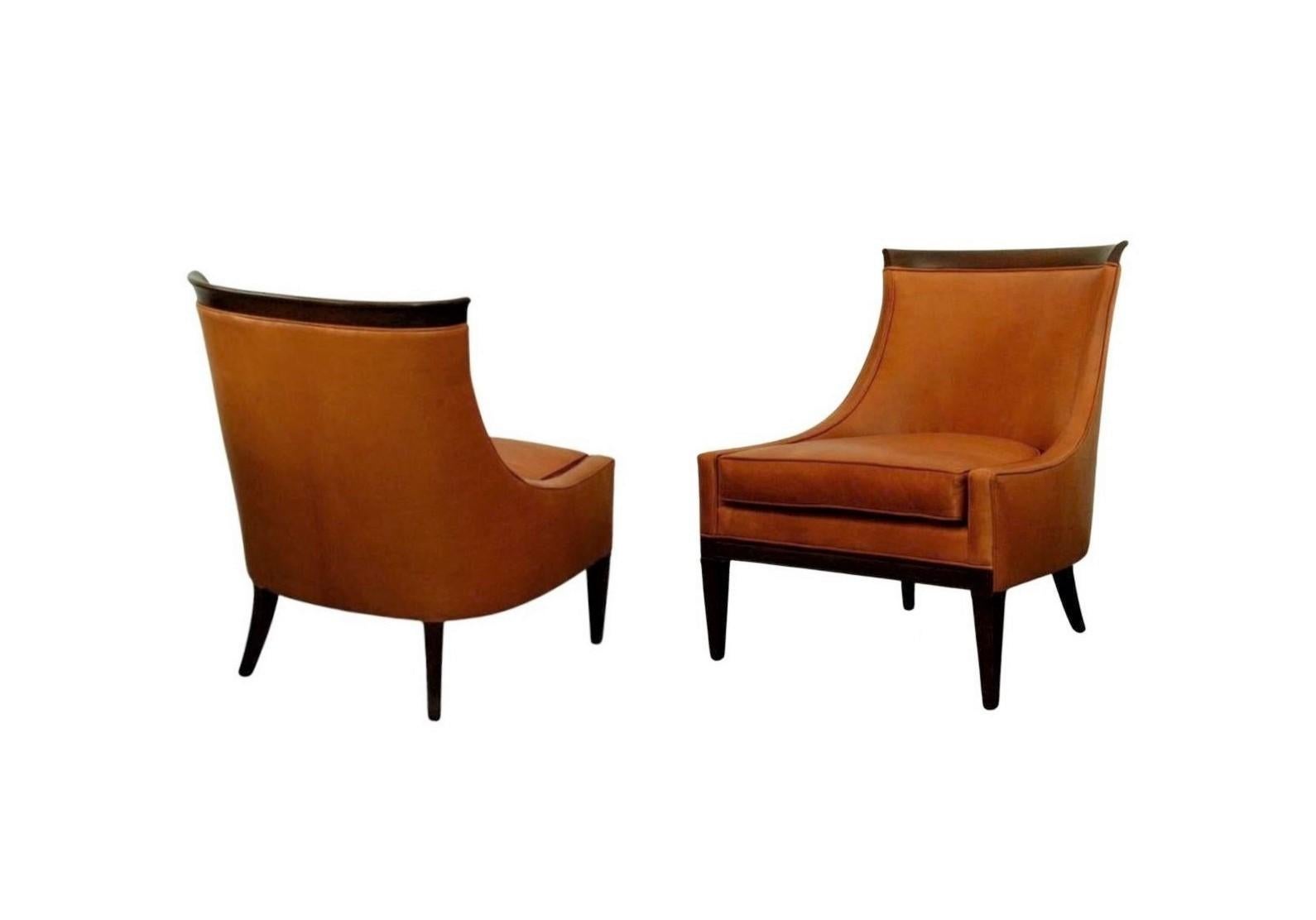 Américain Paire de chaises modernistes à haut dossier en cuir en vente