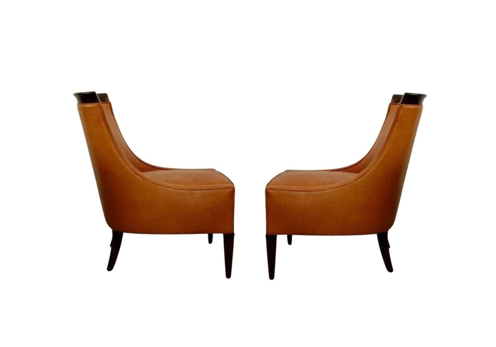 20ième siècle Paire de chaises modernistes à haut dossier en cuir en vente