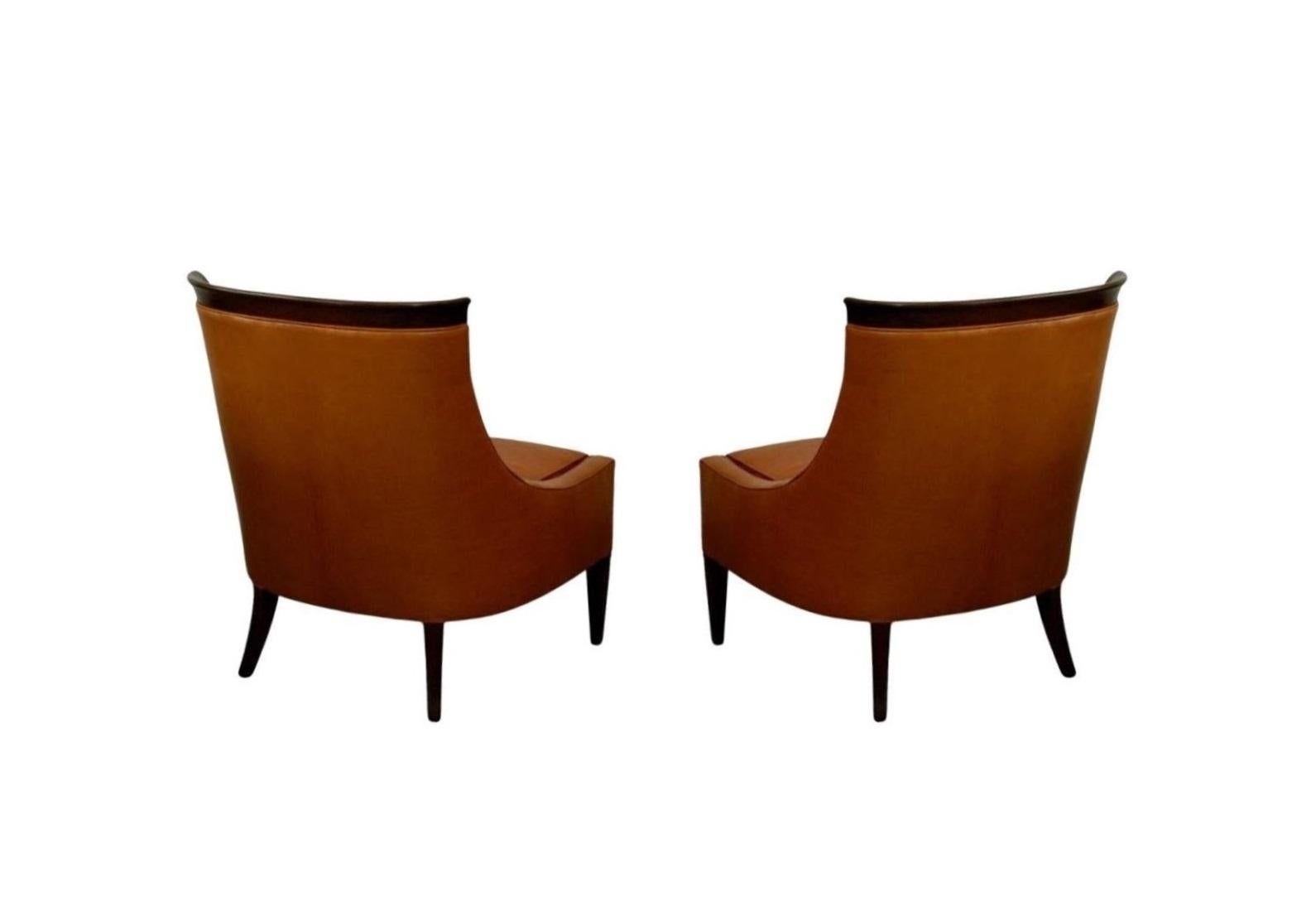 Cuir Paire de chaises modernistes à haut dossier en cuir en vente