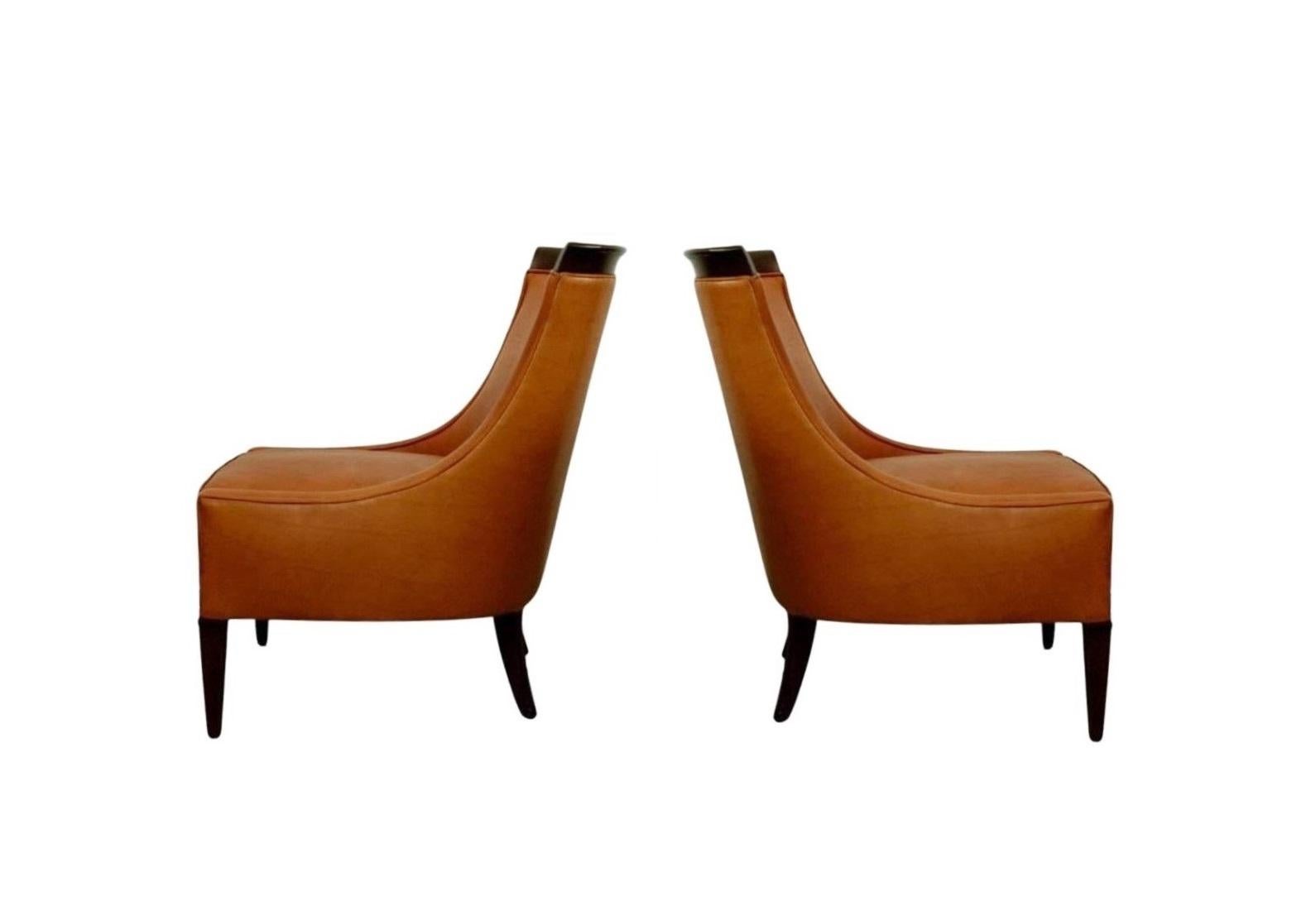 Paire de chaises modernistes à haut dossier en cuir en vente 2