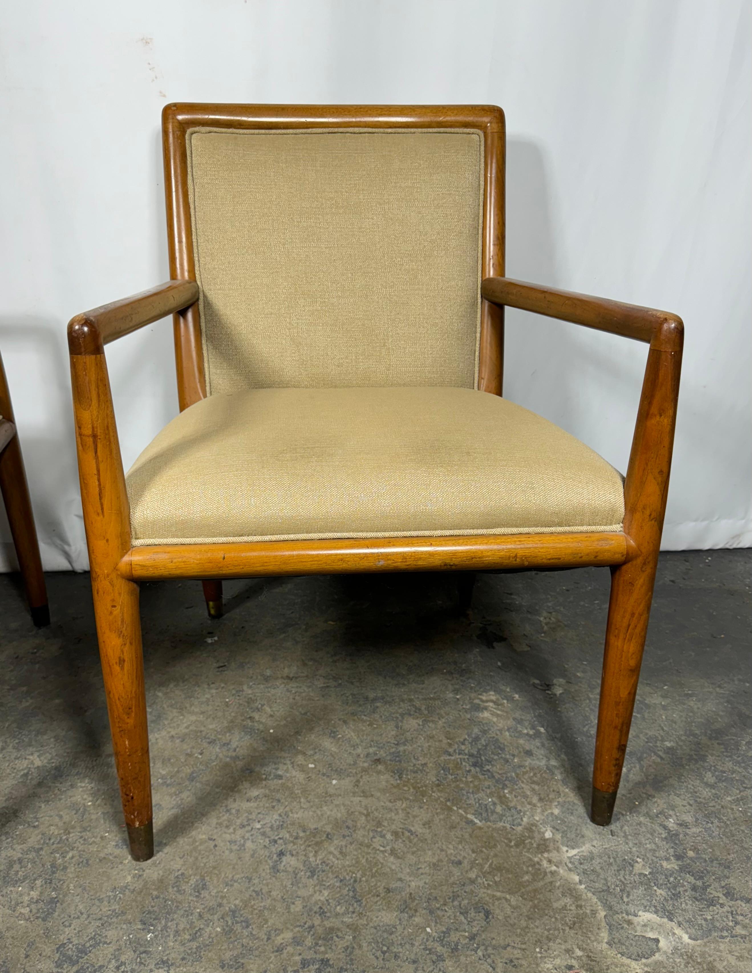 Paire d'élégantes chaises longues modernistes attribuées à AT&T. Robsjohn- Gibbings pour Widdicomb . Style classique et design . Qualité supérieure et construction.. Les cadres d'origine ont été conservés, les finitions sont légèrement éraflées, la