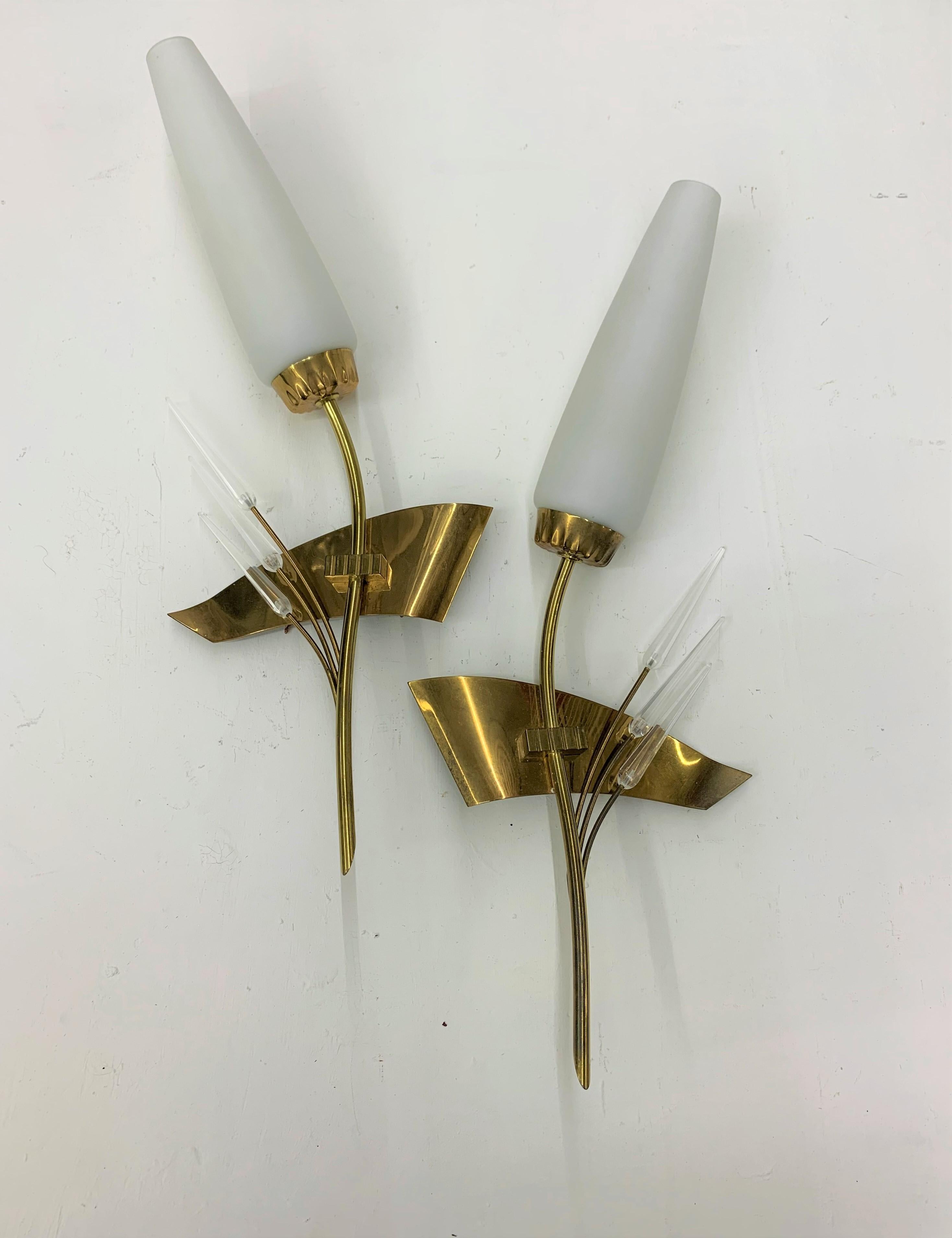 Pair of sconces or wall lights produced by Maison Arlus in brass, Lucite and opaline glass.
Made in France, circa 1950s.
 