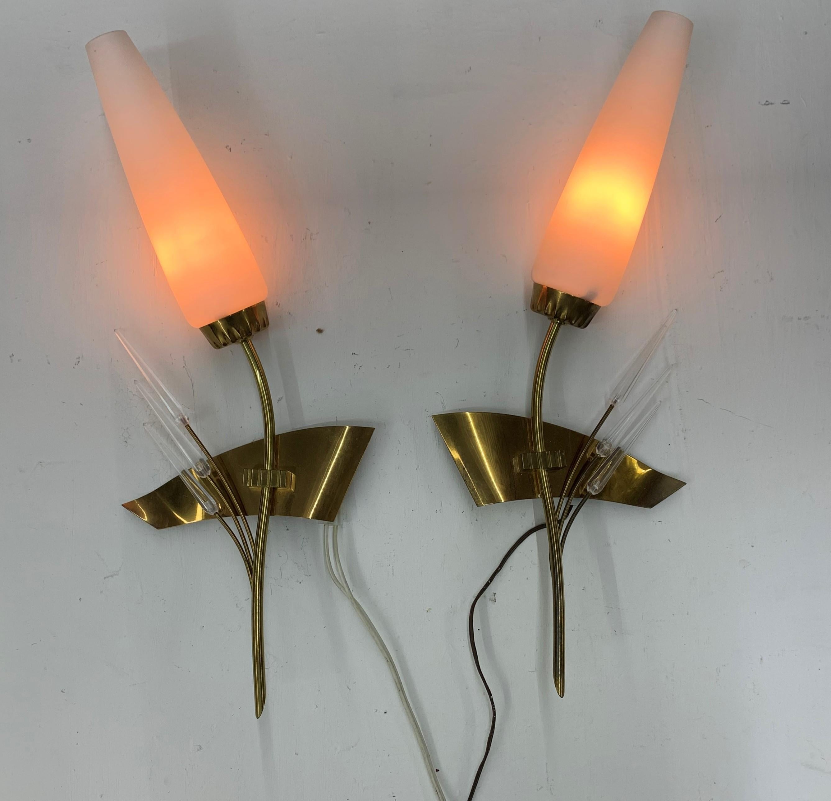 Pair of Modernist Sconces by Maison Arlus in Brass and Opaline Glass, France In Good Condition For Sale In Merida, Yucatan