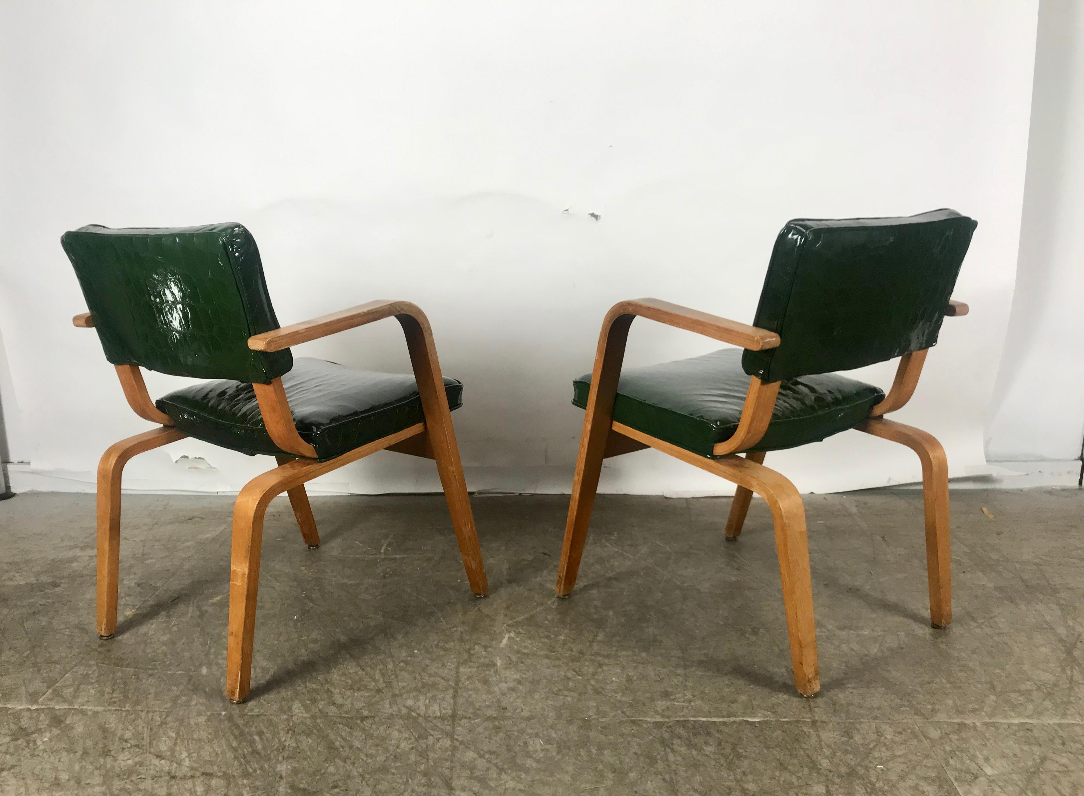 Pair of Modernist Thonet Bent Wood and Alligator Patent Leather Lounge Chairs In Good Condition In Buffalo, NY