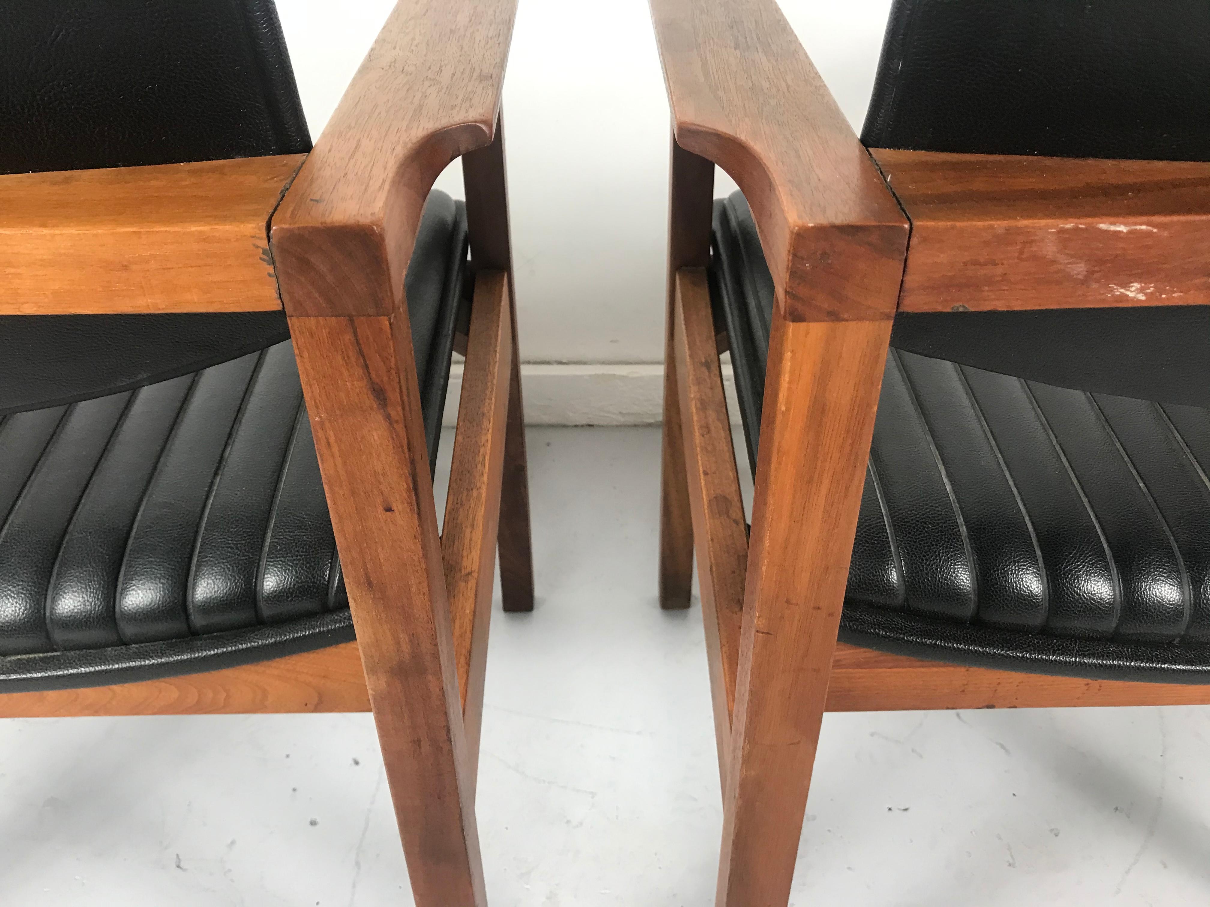 Pair Modernist Walnut and Channeled Naugahyde Lounge Chairs Attr. to Jens Risom For Sale 2