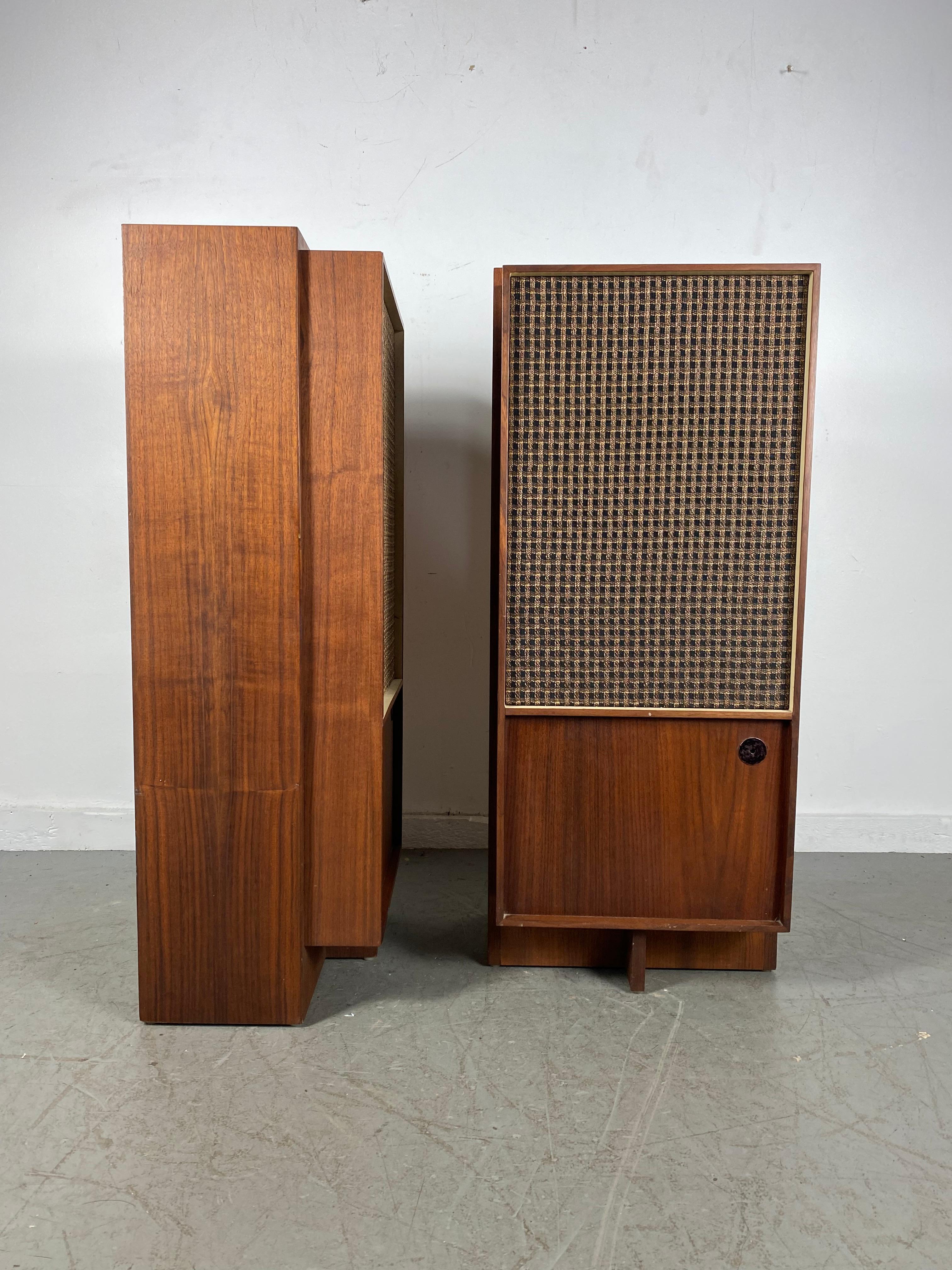 American Pair Modernist Walnut Audio Speakers by Bozak, Frank Lloyd Wright Design For Sale