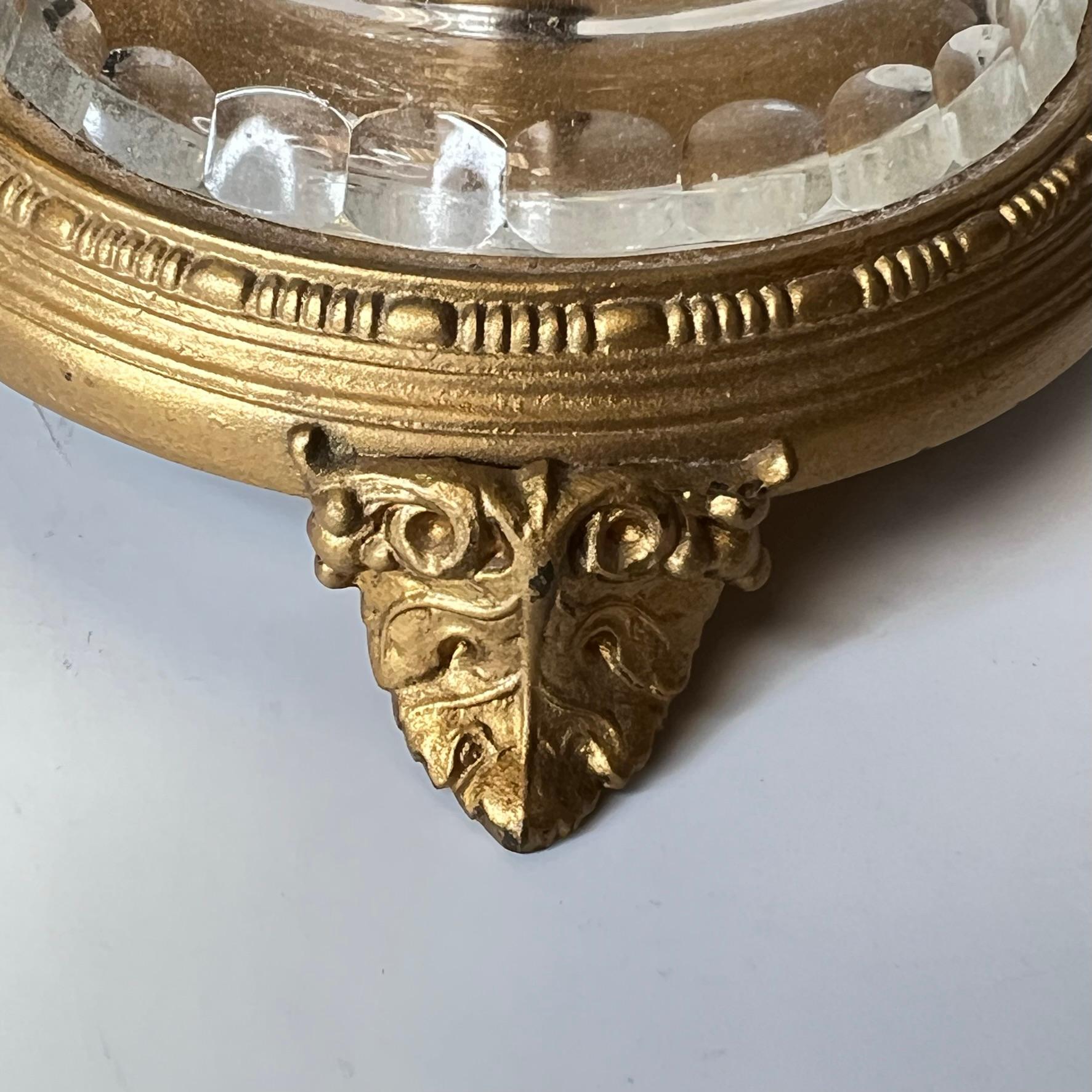 Paire de lampes de table en verre moulé et bronze doré en vente 8