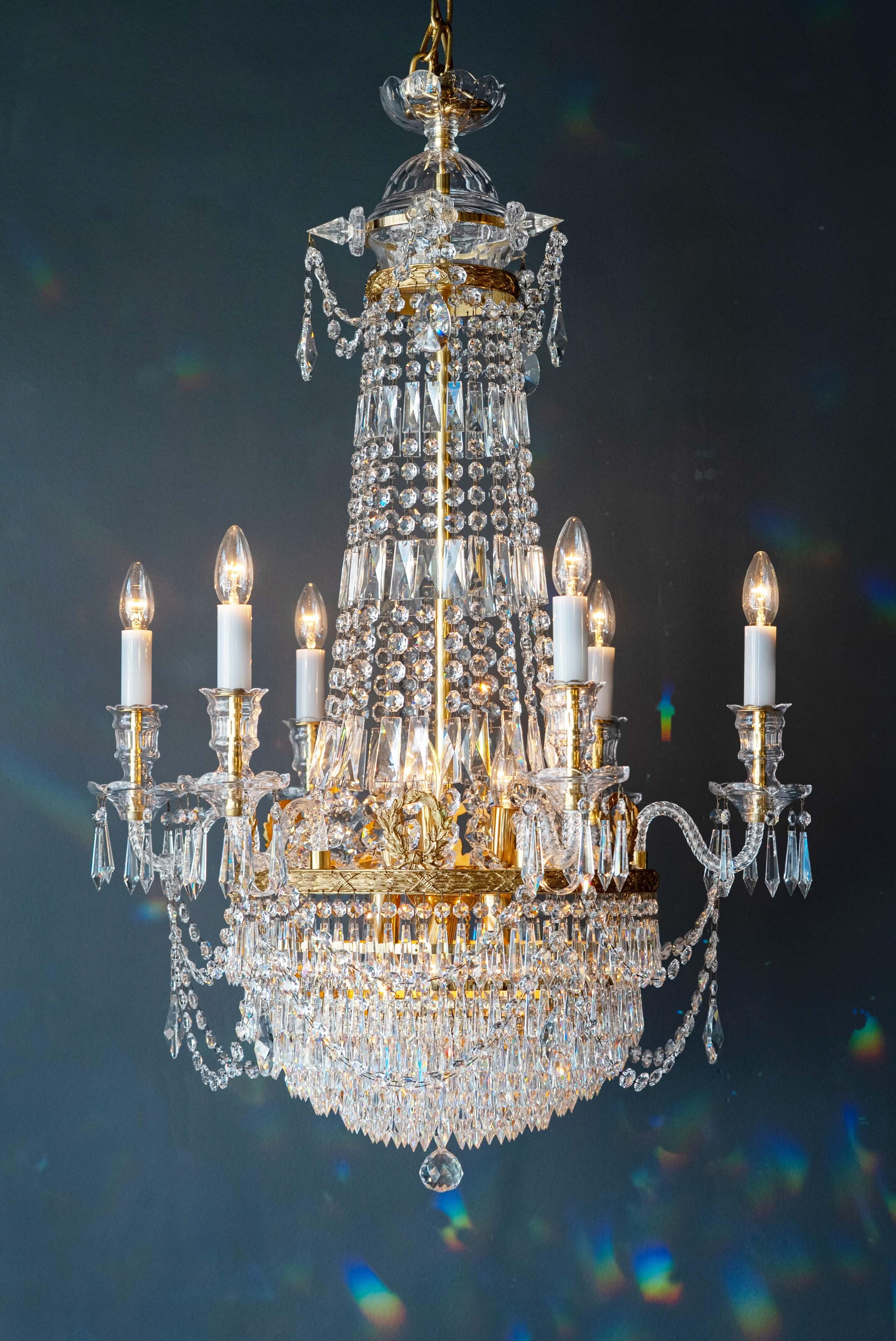 A Piece of History Recreated – Timeless Beauty, Faithfully Reborn

Every now and then, you come across a piece that leaves a lasting impression. For me, it was this chandelier  a stunning original from a castle by the Baltic Sea. Its elegance, its