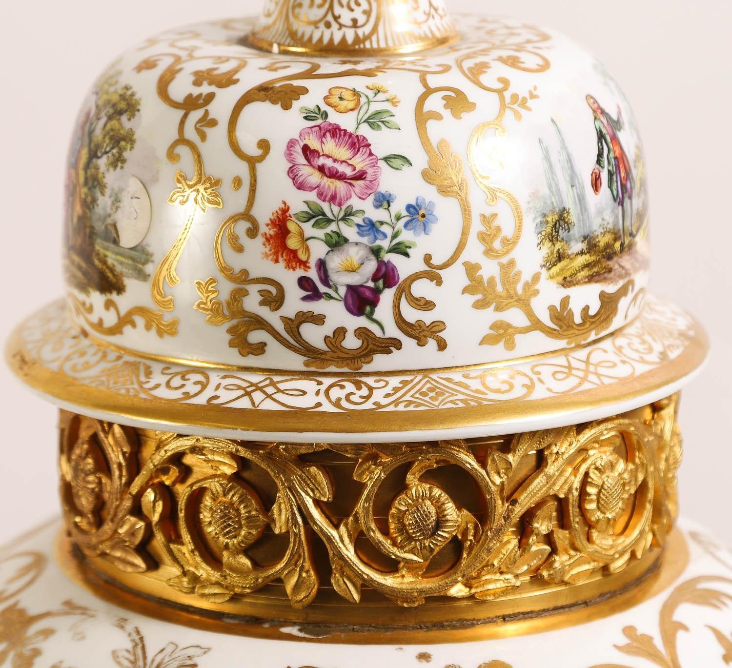 XIXe siècle Paire de vases monumentaux de style Louis XV français du 19ème siècle avec montures en bronze doré en vente