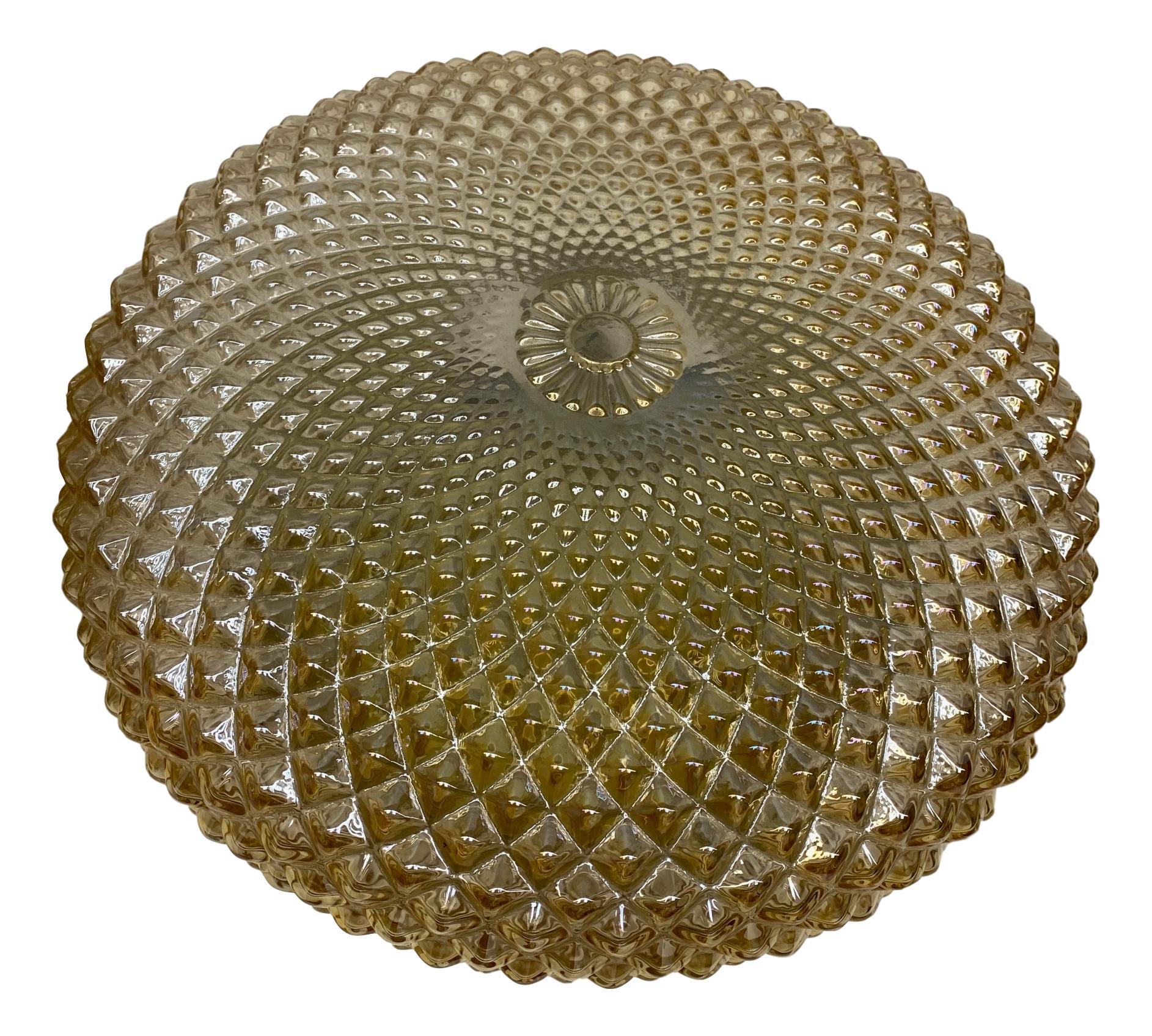 Mid-Century Modern Paire de plafonniers encastrés monumentaux en verre à motif de cristal, années 1960 en vente