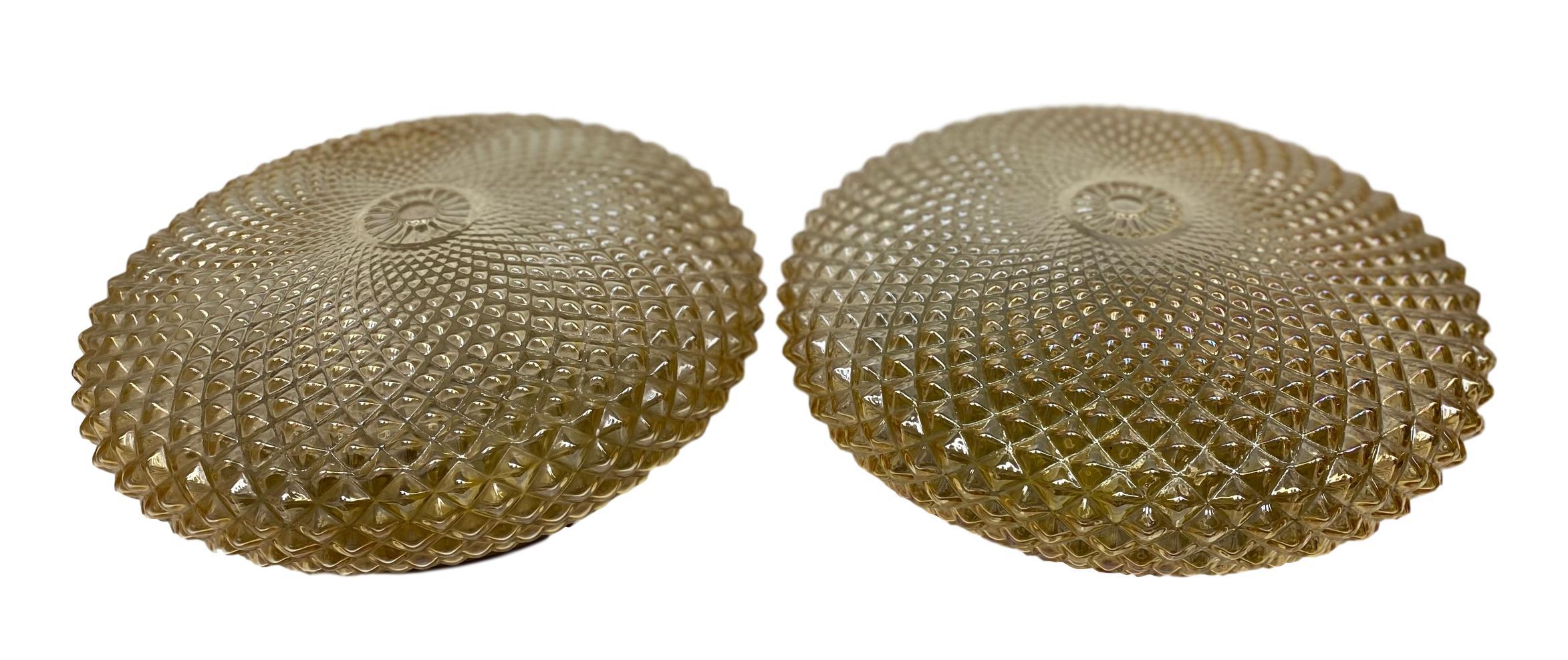 Allemand Paire de plafonniers encastrés monumentaux en verre à motif de cristal, années 1960 en vente