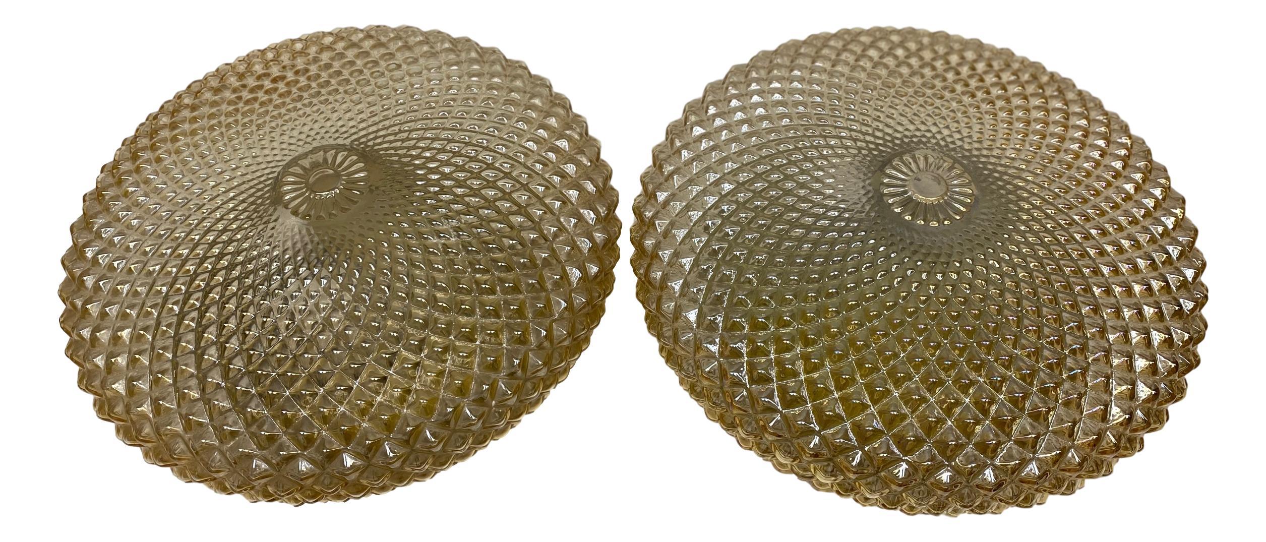 Paire de plafonniers encastrés monumentaux en verre à motif de cristal, années 1960 Bon état - En vente à Nuernberg, DE