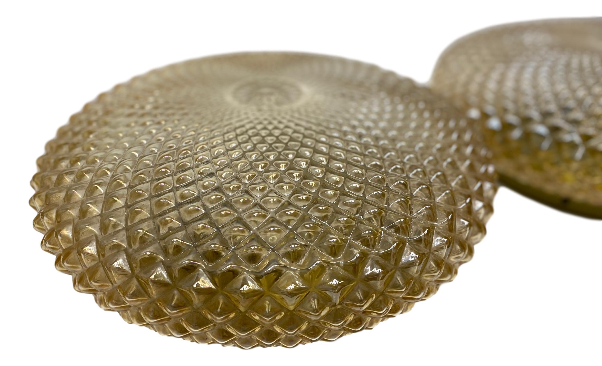 Métal Paire de plafonniers encastrés monumentaux en verre à motif de cristal, années 1960 en vente