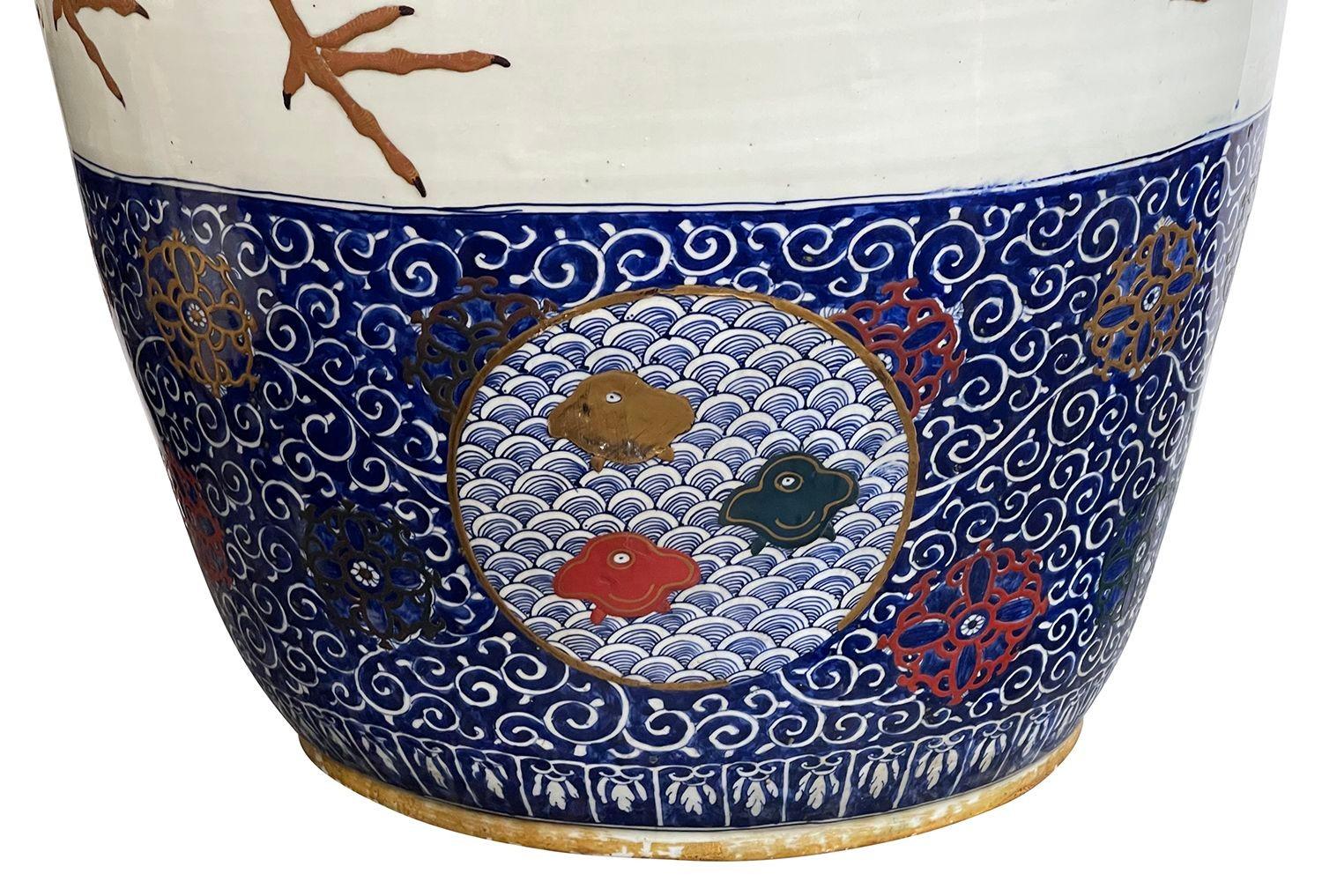 Coppia di vasi Imari giapponesi monumentali, XIX secolo in vendita 8