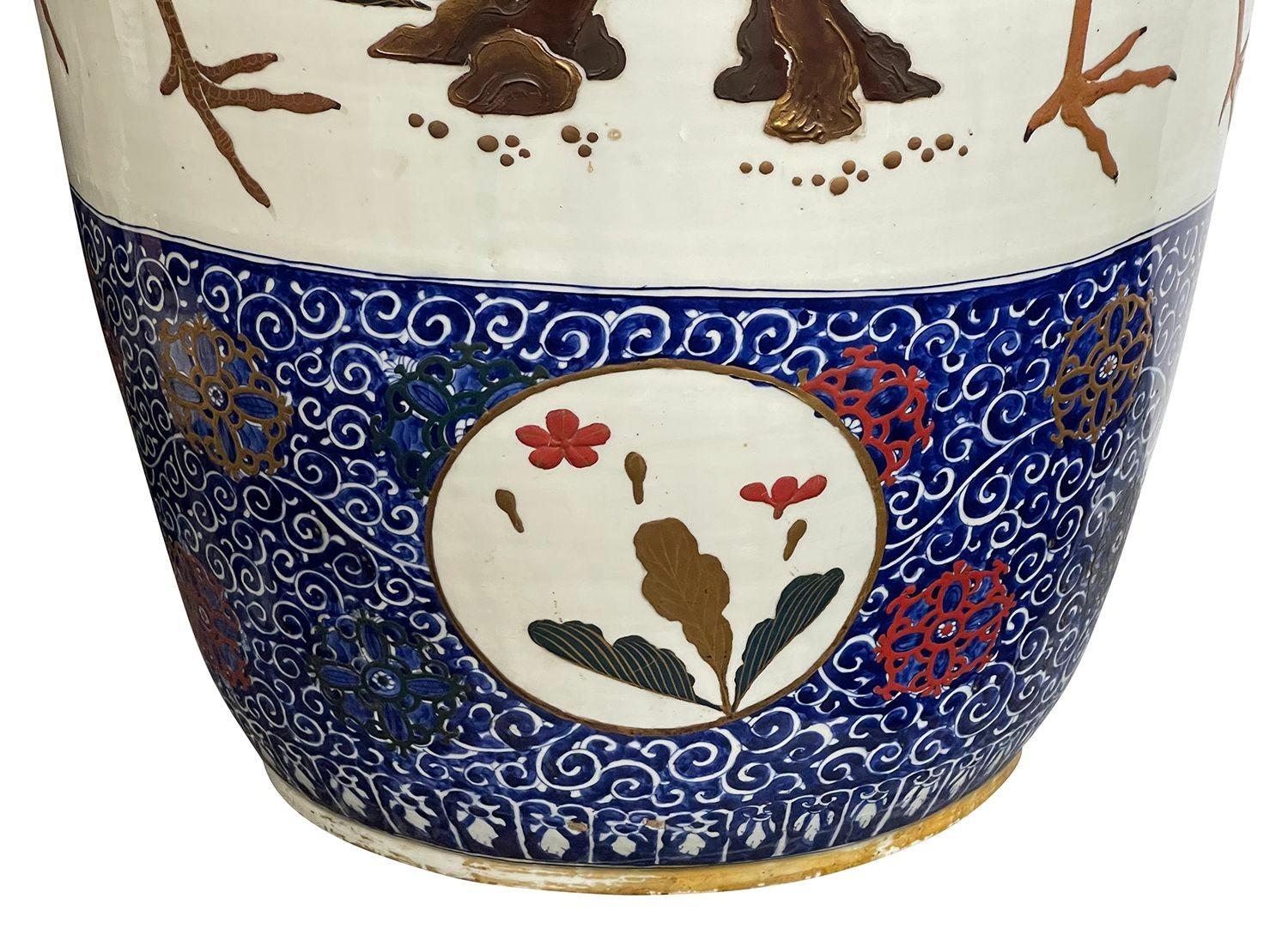 Coppia di vasi Imari giapponesi monumentali, XIX secolo in vendita 9