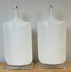 Coppia di lampade monumentali postmoderne in gesso laccato bianco di Casual Lamps, 1986