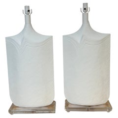 Coppia di lampade monumentali postmoderne in gesso laccato bianco di Casual Lamps, 1986