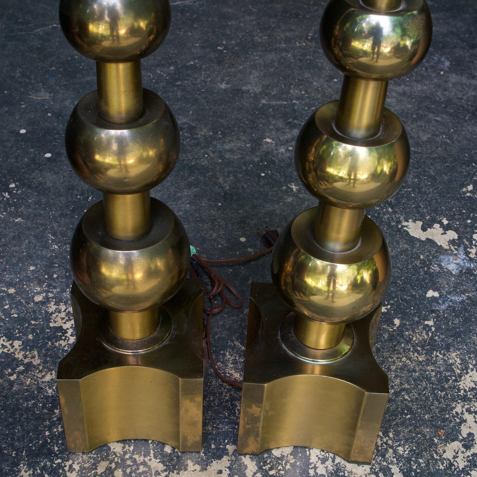 Américain Tommi Parzinger Stiffel lampes de table à boules graduées en laiton du milieu du siècle dernier en vente