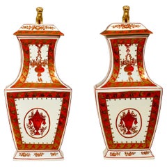 Paire d'urnes à couvercle orange Mottahedeh Old English Lowestoft