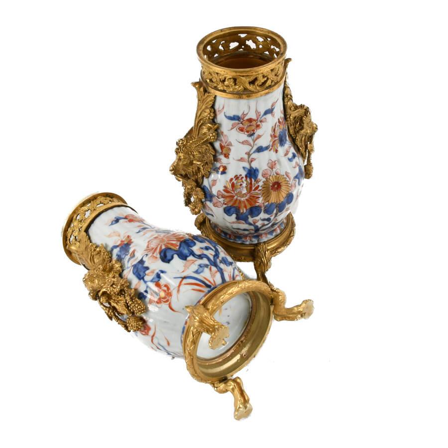 Pair Mounted Chinese Export Imari Vases (19. Jahrhundert) im Angebot