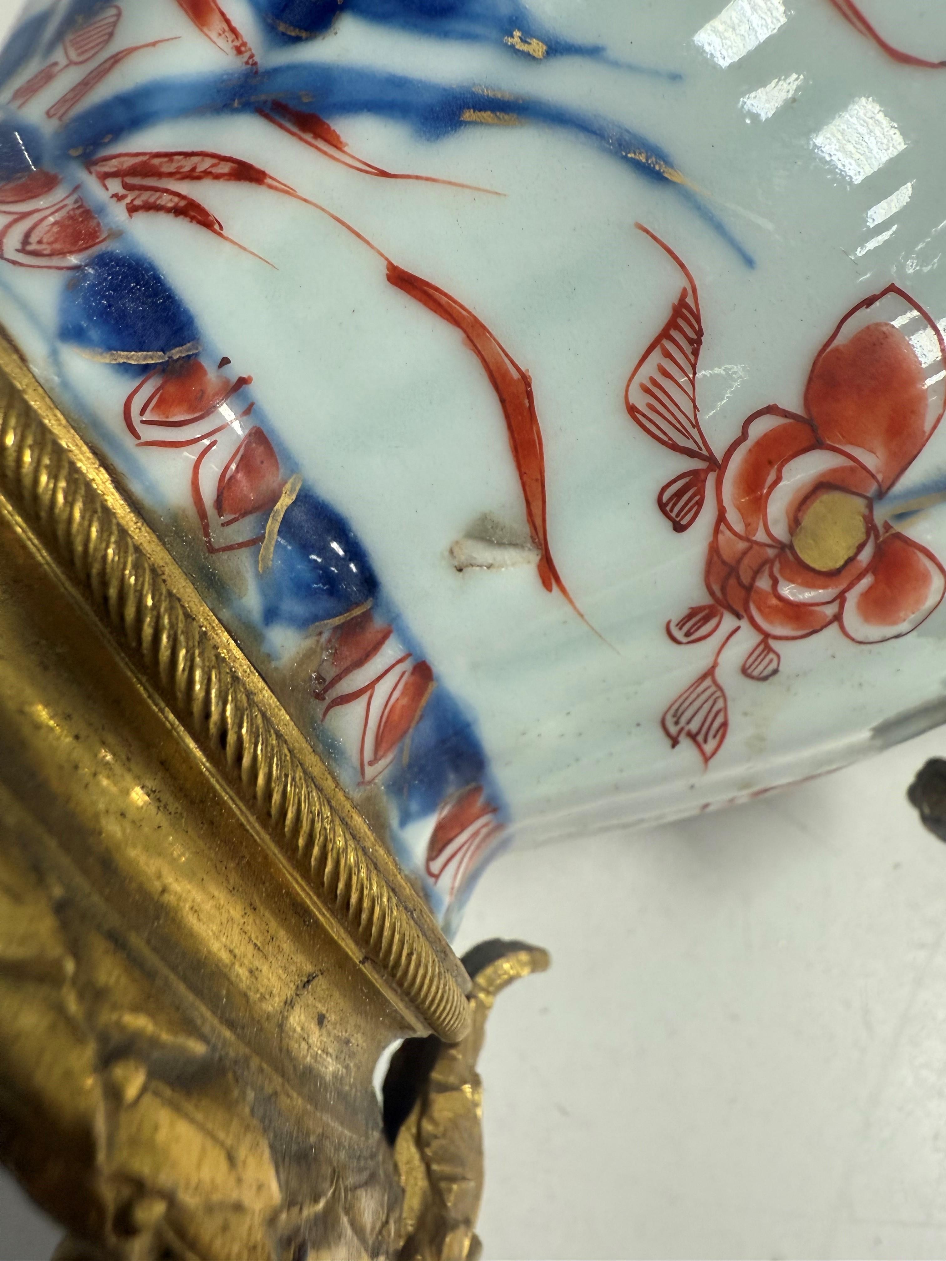 Pair Mounted Chinese Export Imari Vases (Porzellan) im Angebot