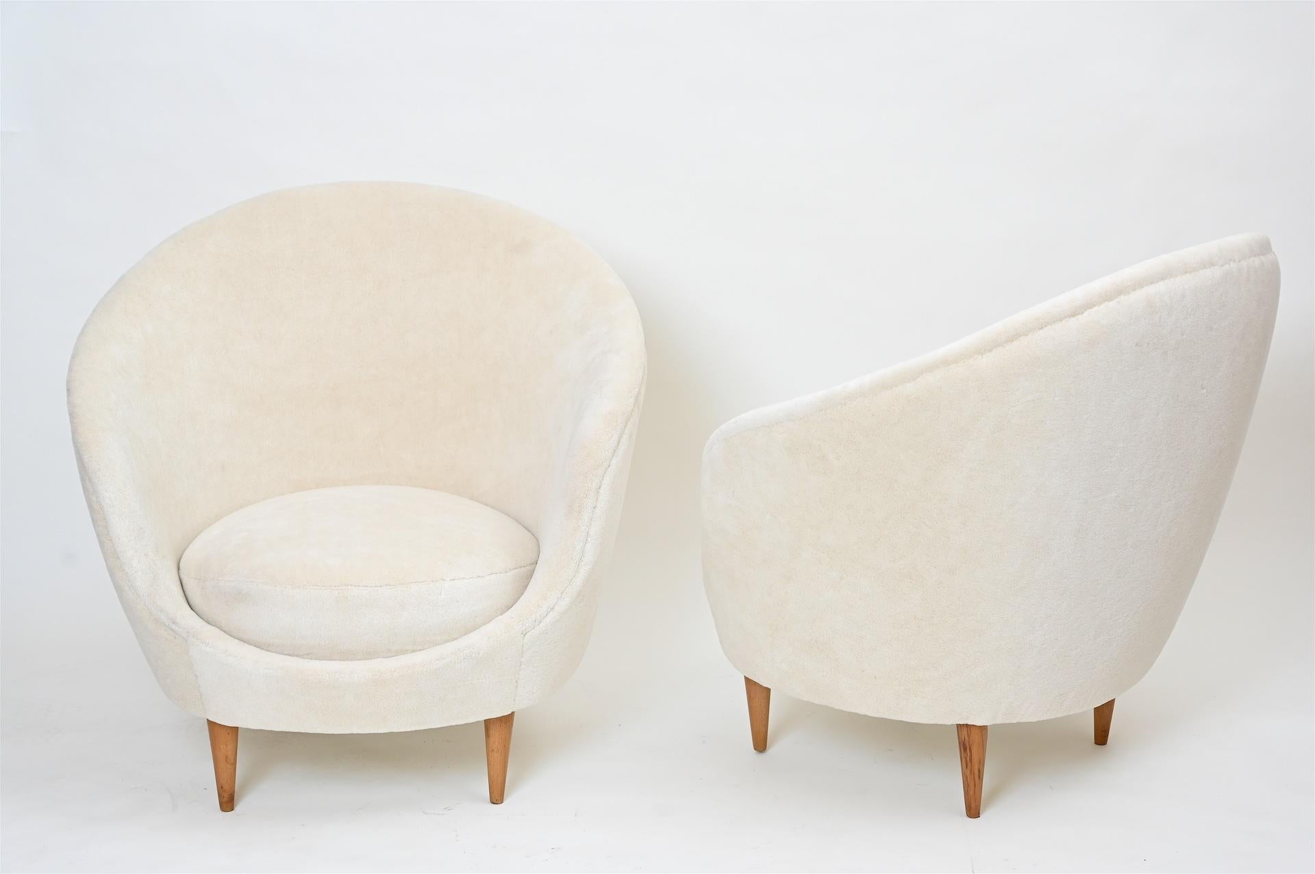Pair of Munari Armchairs, Italy, circa 1950 In Excellent Condition In London, GB
