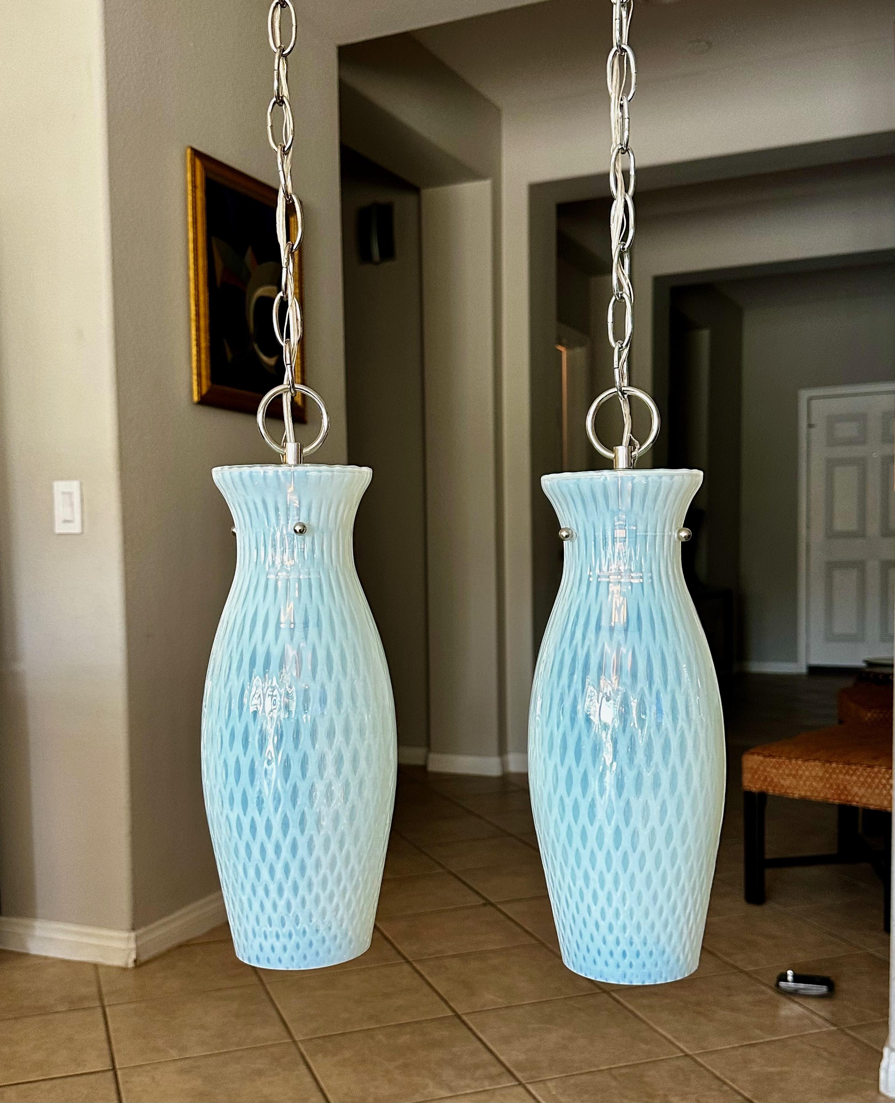 Paire de lampes à suspension en verre opalescent bleu de Murano en vente 11