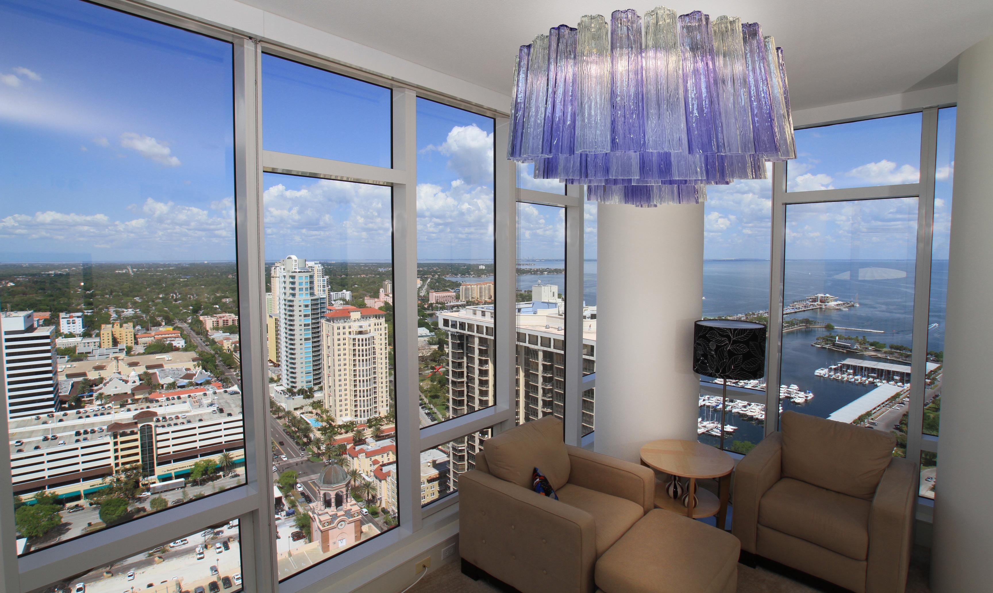 Pair Murano Glass Chandeliers, Tronchi Glasses by Valentina Planta (Italienisch) im Angebot