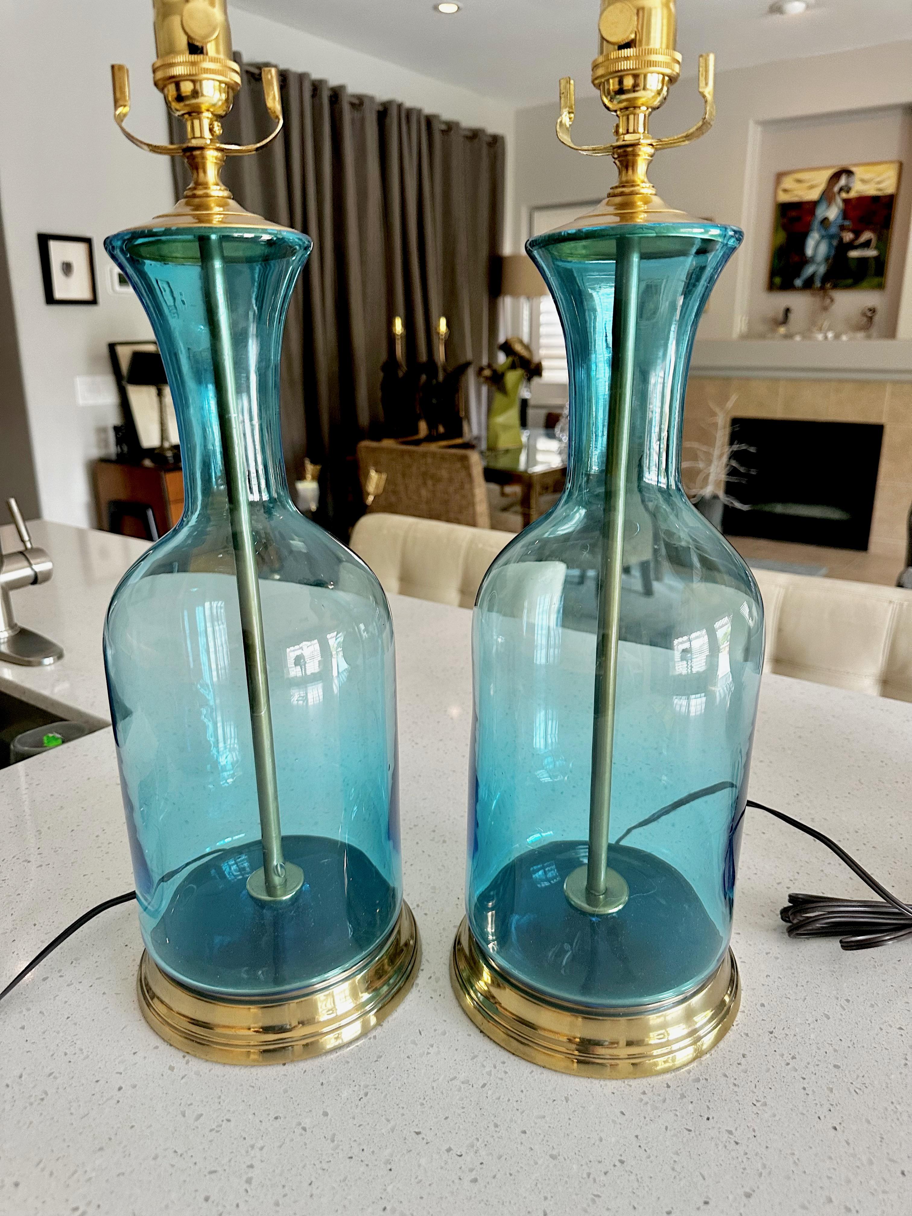 Milieu du XXe siècle Paire de lampes de bureau italiennes bleu de Murano en vente