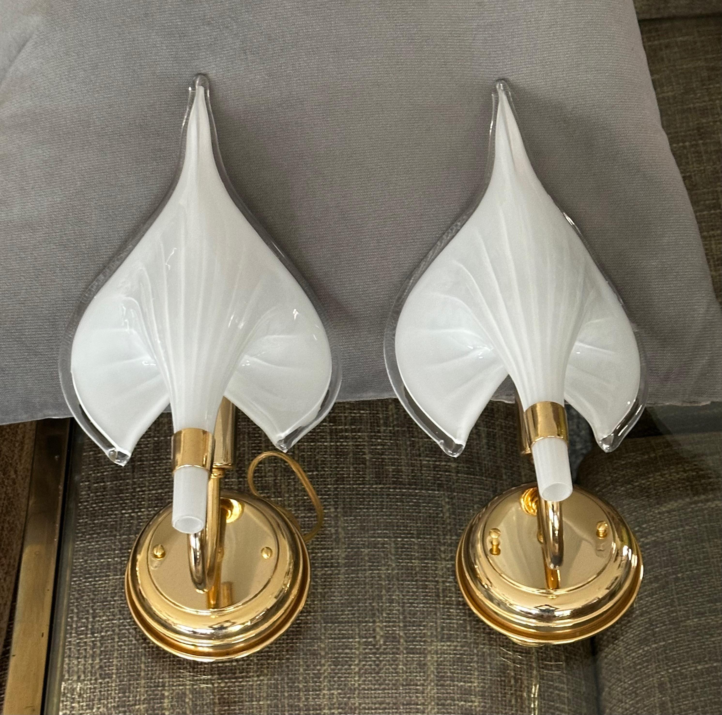 Pair Murano Italian White Calla Lily Glass Wall Sconces en vente 5