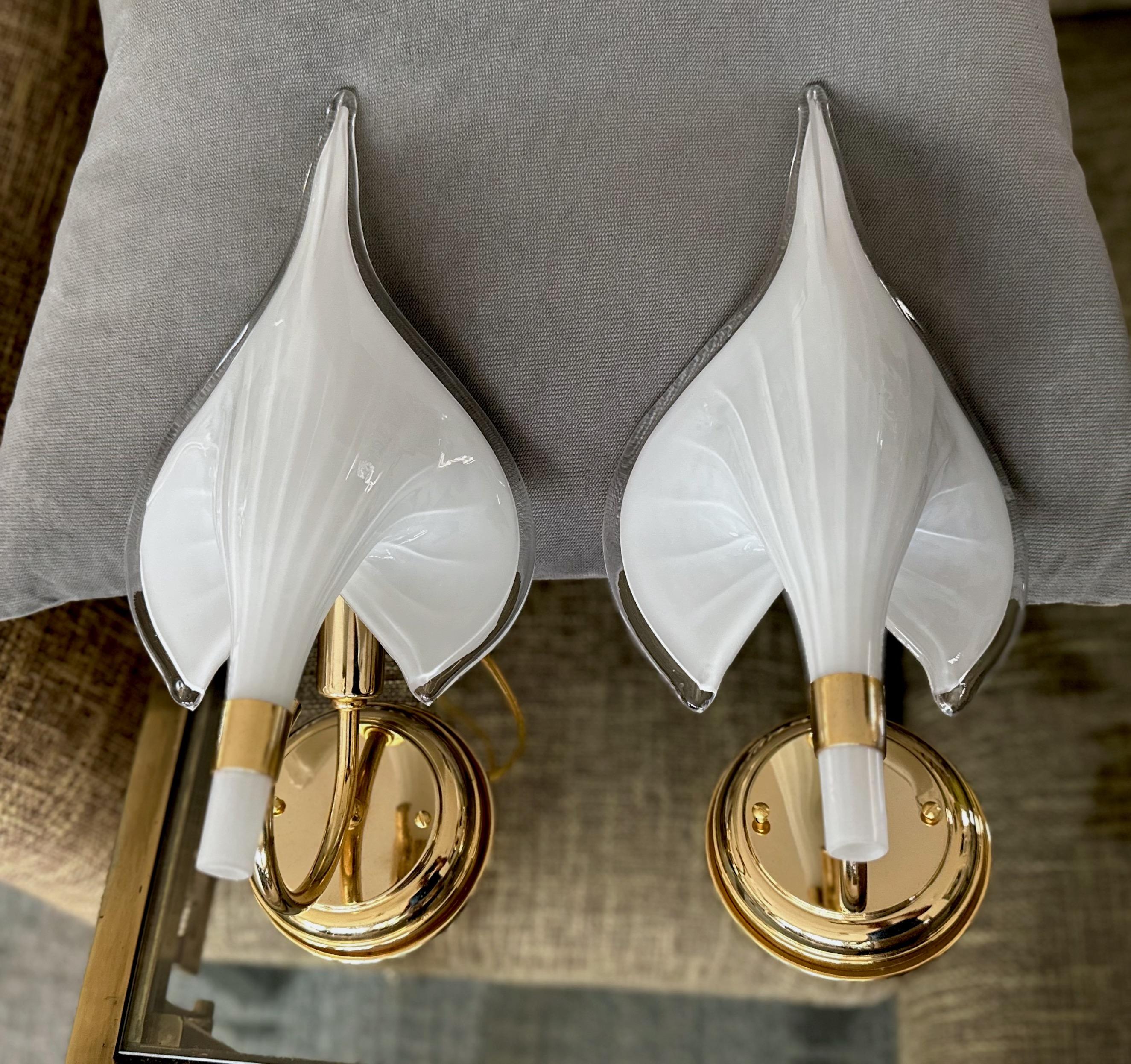 Pair Murano Italian White Calla Lily Glass Wall Sconces en vente 9