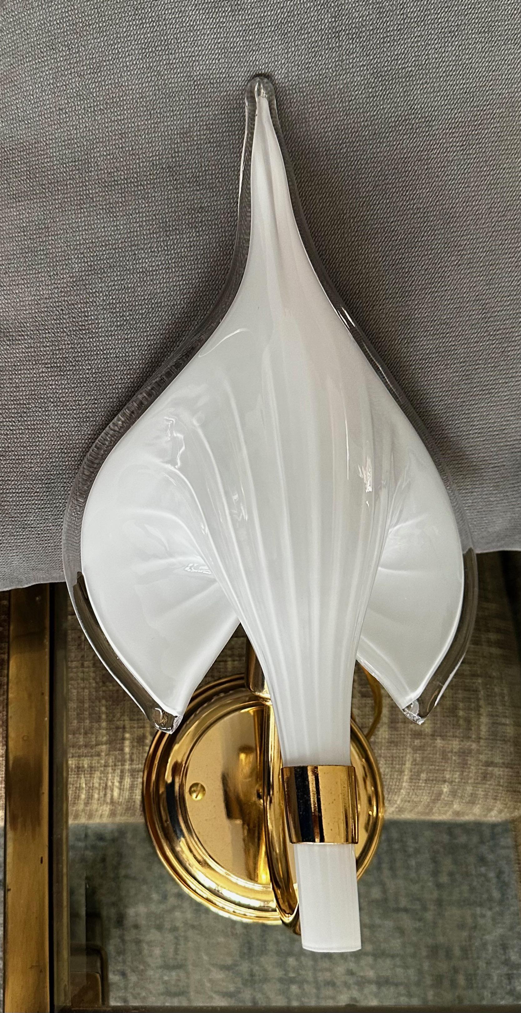 Pair Murano Italian White Calla Lily Glass Wall Sconces en vente 1