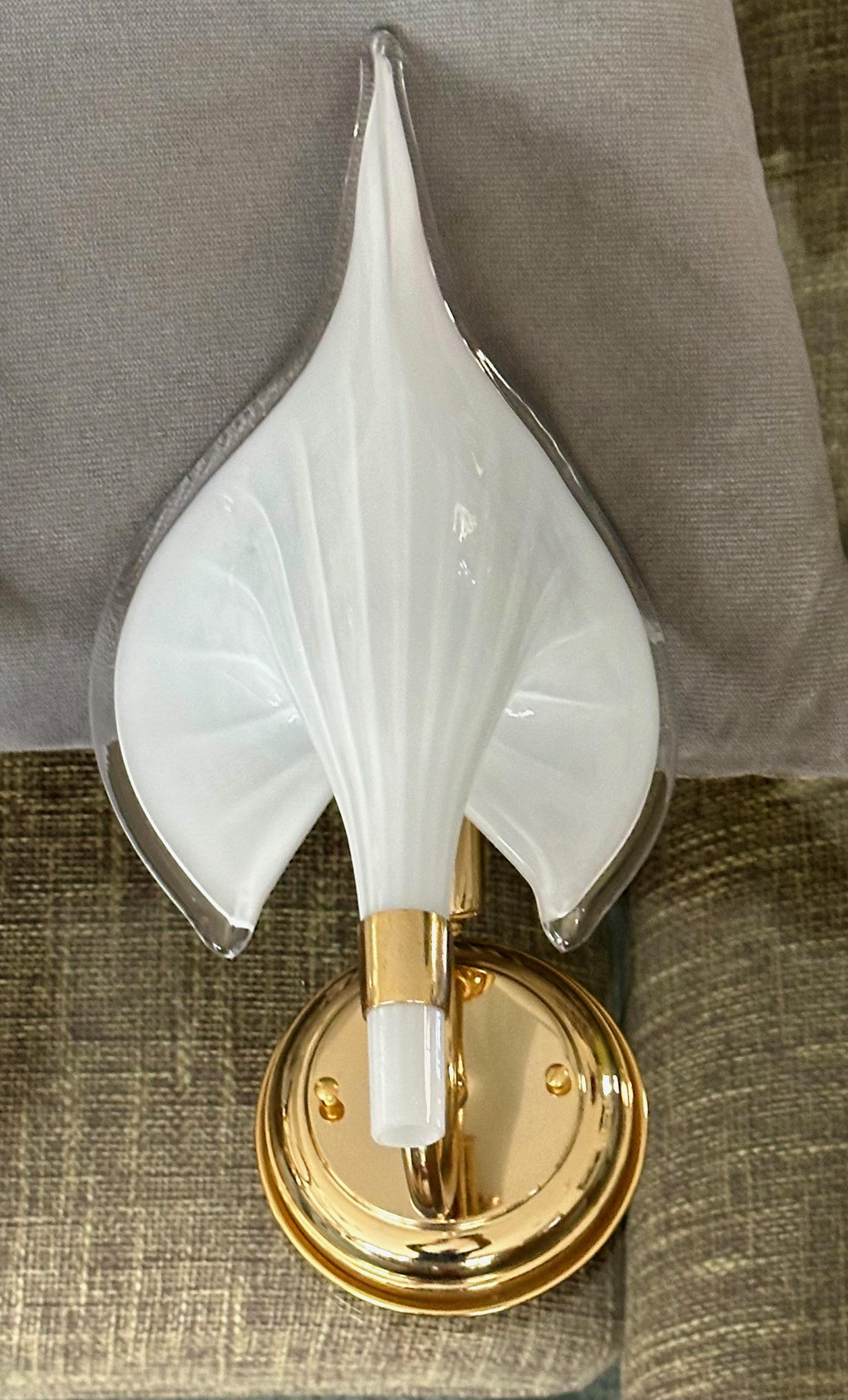 Pair Murano Italian White Calla Lily Glass Wall Sconces en vente 3