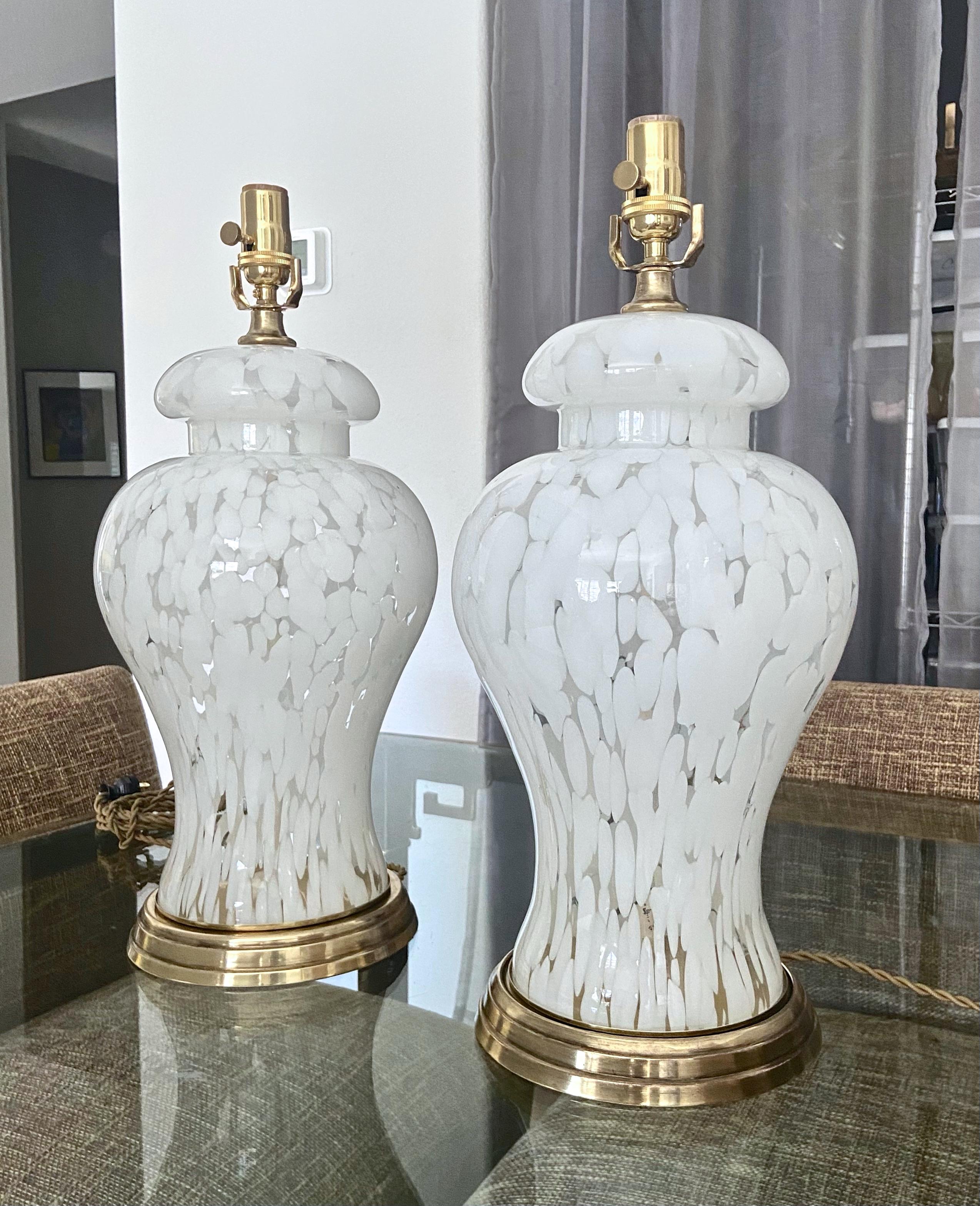 Pair Murano Mazzega Splatter White & Clear Table Lamps In Good Condition For Sale In Palm Springs, CA