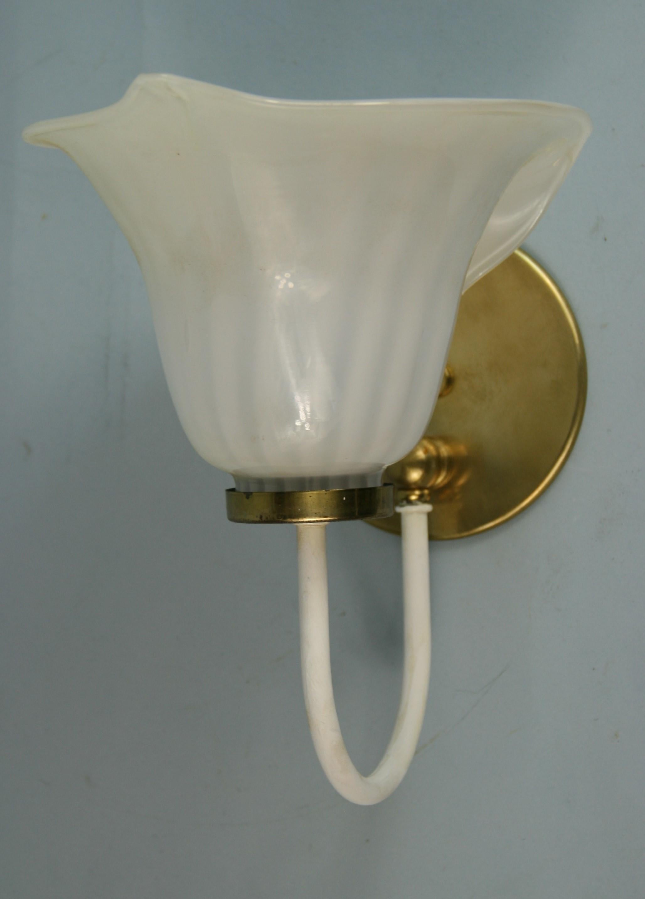 3-590 pair of Murano tulip glass sconces with brass backplate
Rewired
Take one 60 watt candelabra based bulb.