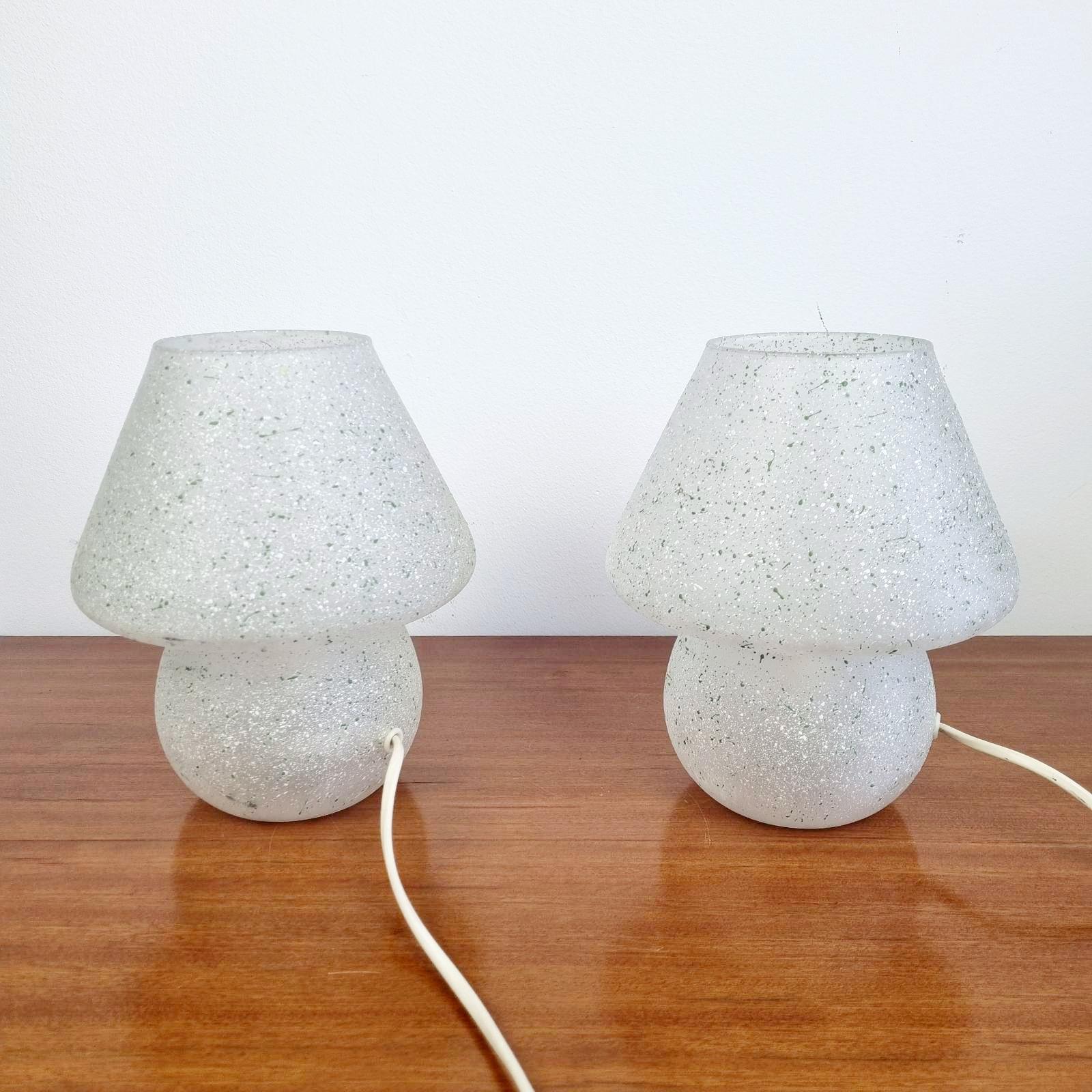 Mid-Century Modern Paire de lampes de table champignons de Murano par Vistosi, Italie, années 70 en vente