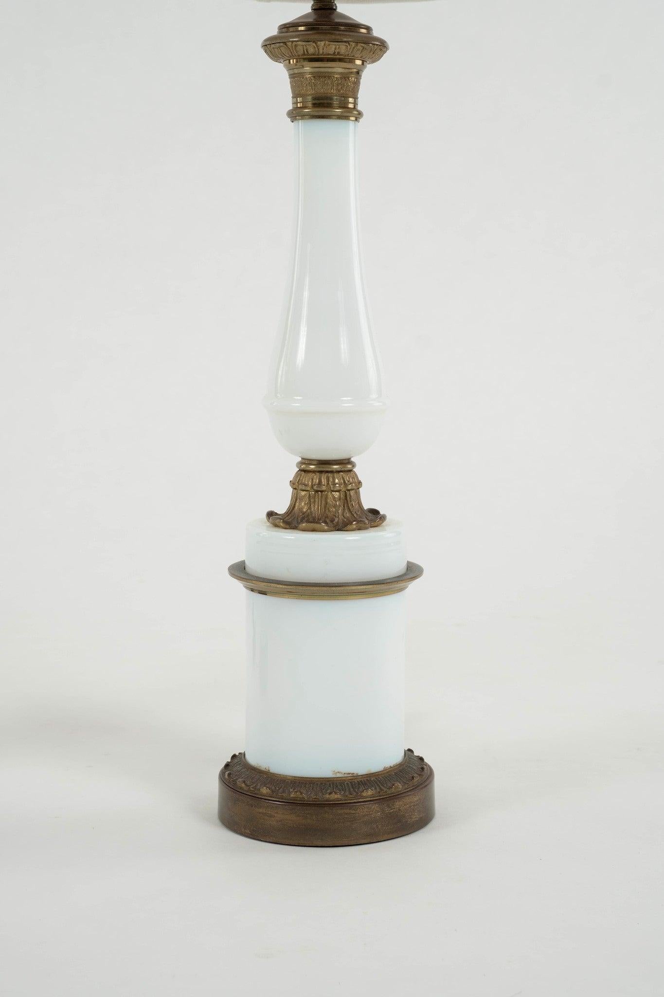 italien Paire de lampes de table en verre opalin de Murano en vente