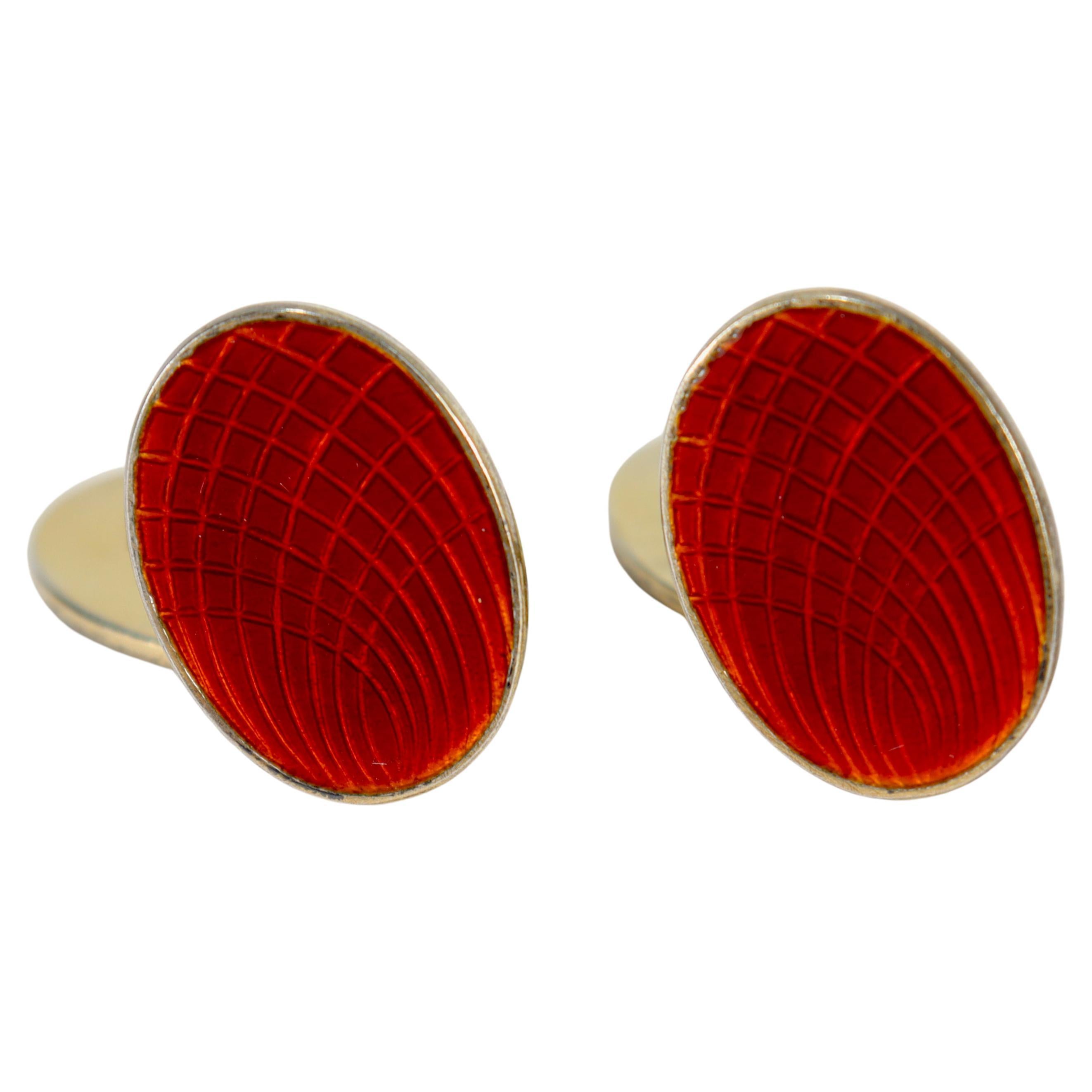 Paar N M Manschettenknöpfe aus roter norwegischer Guilloche-Emaille und vergoldetem Sterlingsilber