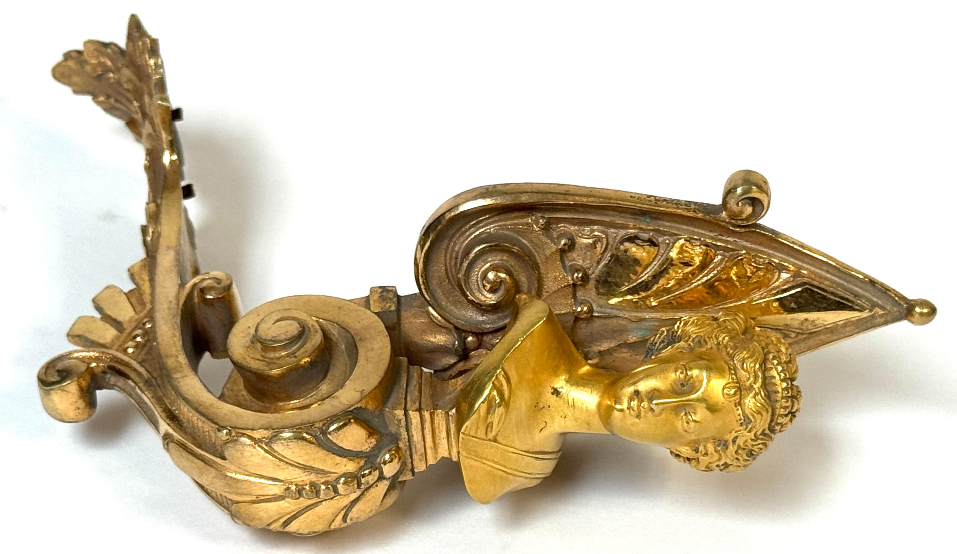 Similoro Coppia di paracolpi per tende Napoleone III dorati a fuoco con busti femminili classici in vendita