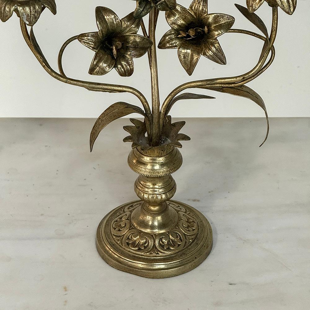 Coppia di candelabri floreali in bronzo del periodo Napoleone III in vendita 3