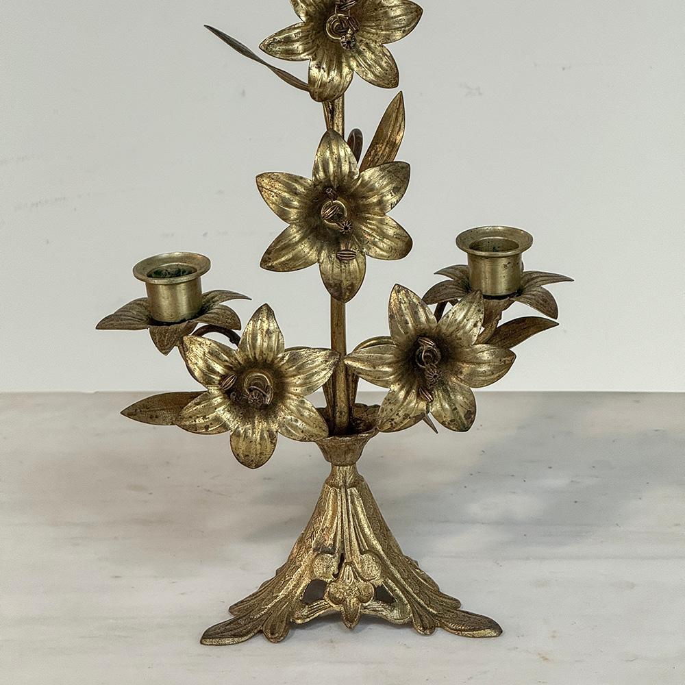 Coppia di candelabri floreali in bronzo del periodo Napoleone III in vendita 3