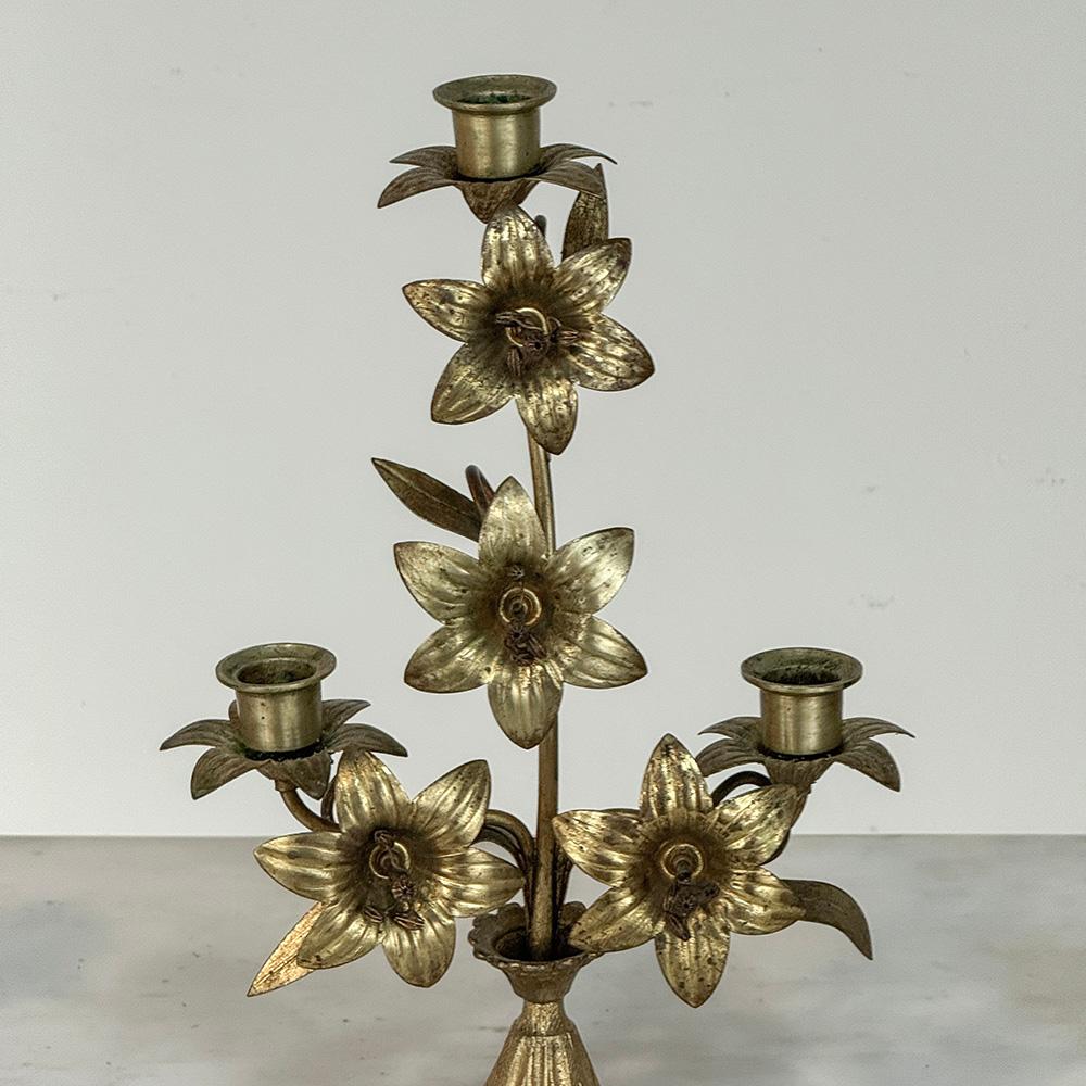 Coppia di candelabri floreali in bronzo del periodo Napoleone III in vendita 4