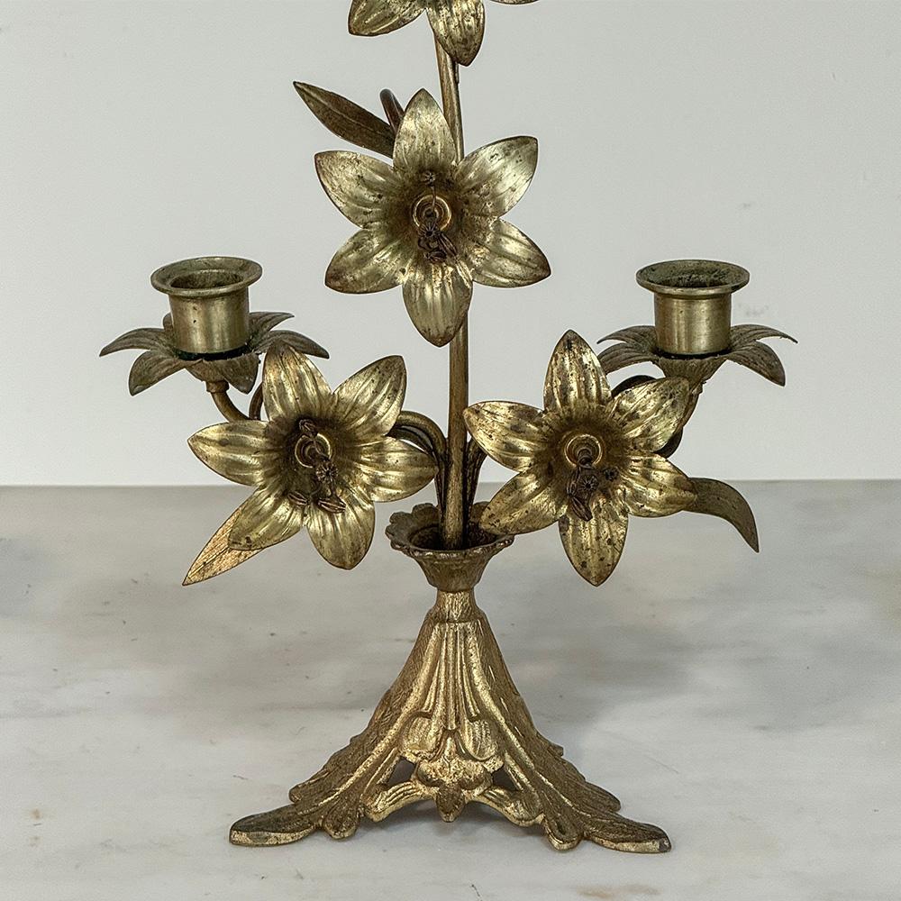 Coppia di candelabri floreali in bronzo del periodo Napoleone III in vendita 5