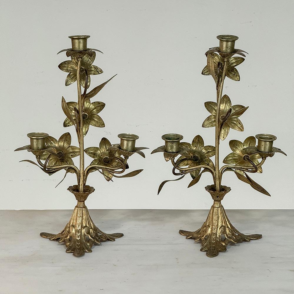 Coppia di candelabri floreali in bronzo del periodo Napoleone III in vendita 6