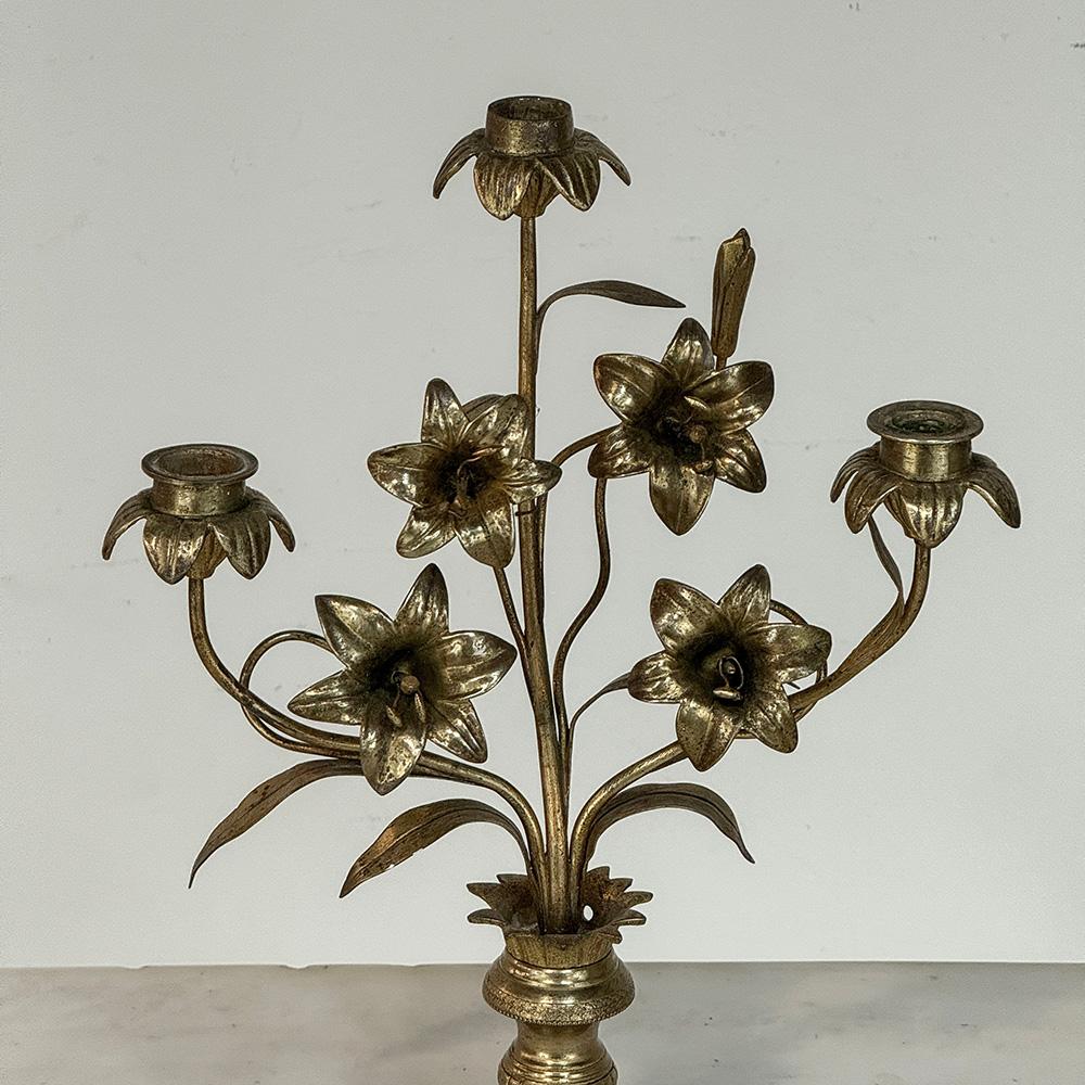 Bronzo Coppia di candelabri floreali in bronzo del periodo Napoleone III in vendita