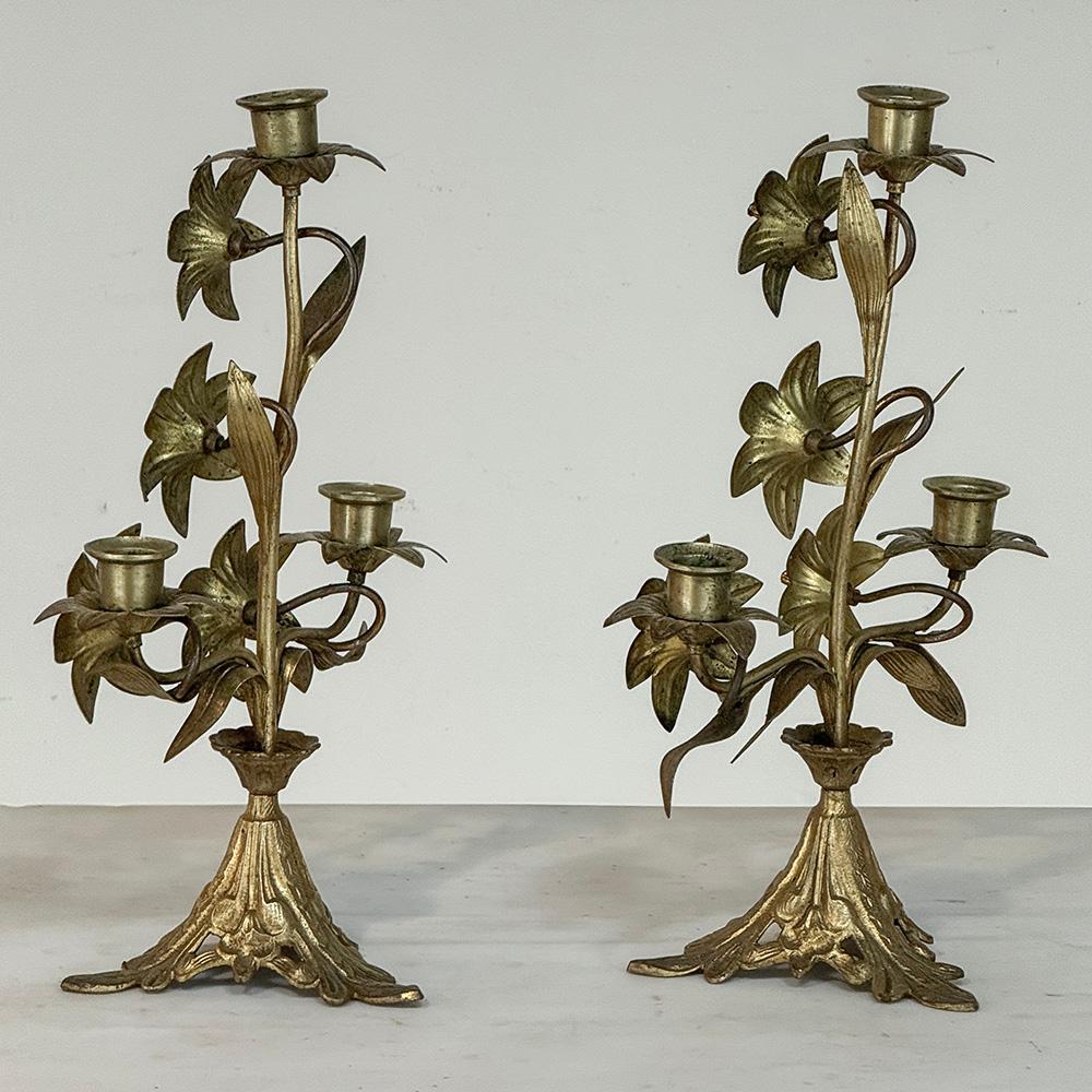 Bronzo Coppia di candelabri floreali in bronzo del periodo Napoleone III in vendita