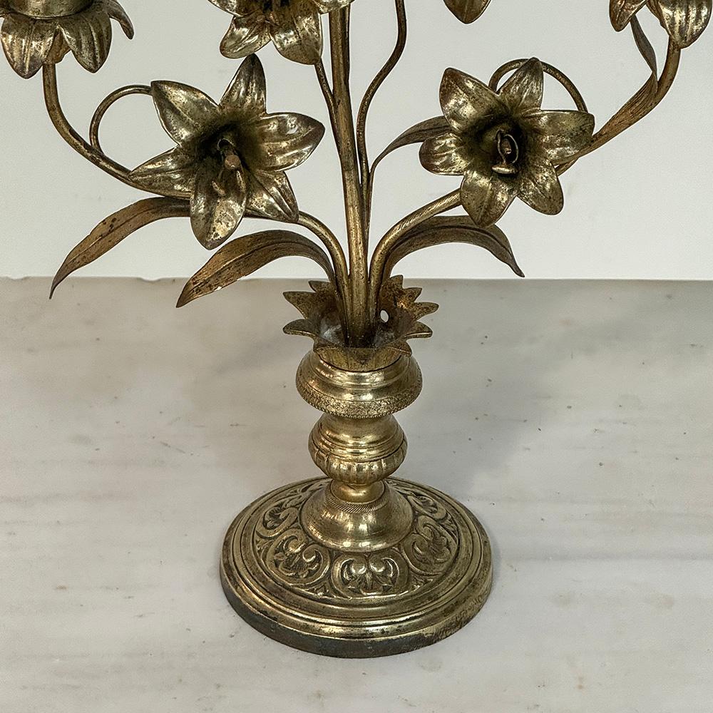 Coppia di candelabri floreali in bronzo del periodo Napoleone III in vendita 1