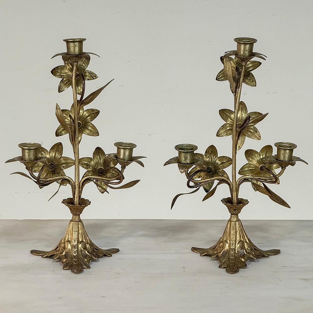 Coppia di candelabri floreali in bronzo del periodo Napoleone III in vendita 1