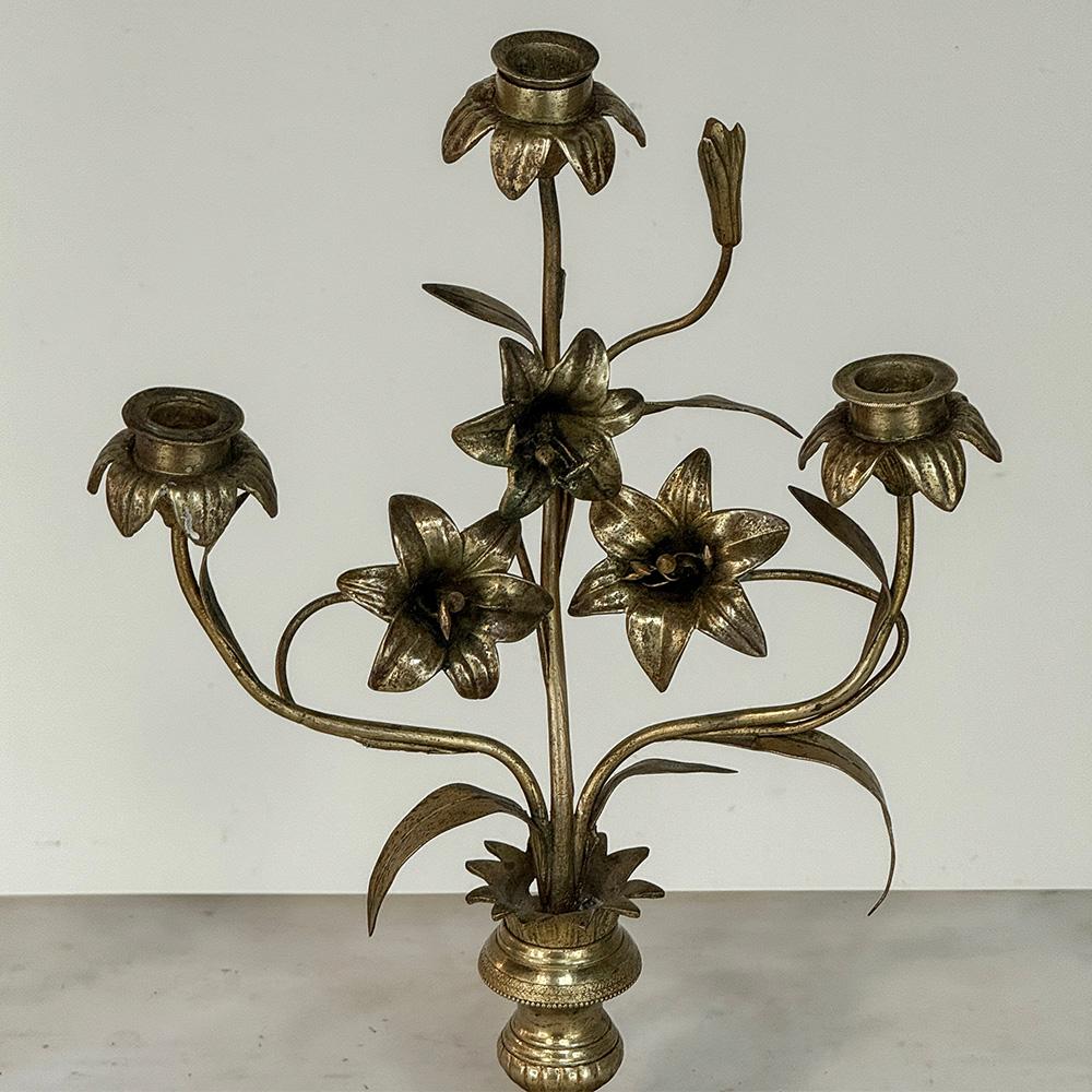 Coppia di candelabri floreali in bronzo del periodo Napoleone III in vendita 2