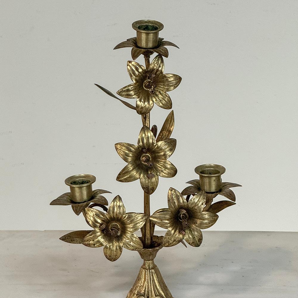 Coppia di candelabri floreali in bronzo del periodo Napoleone III in vendita 2